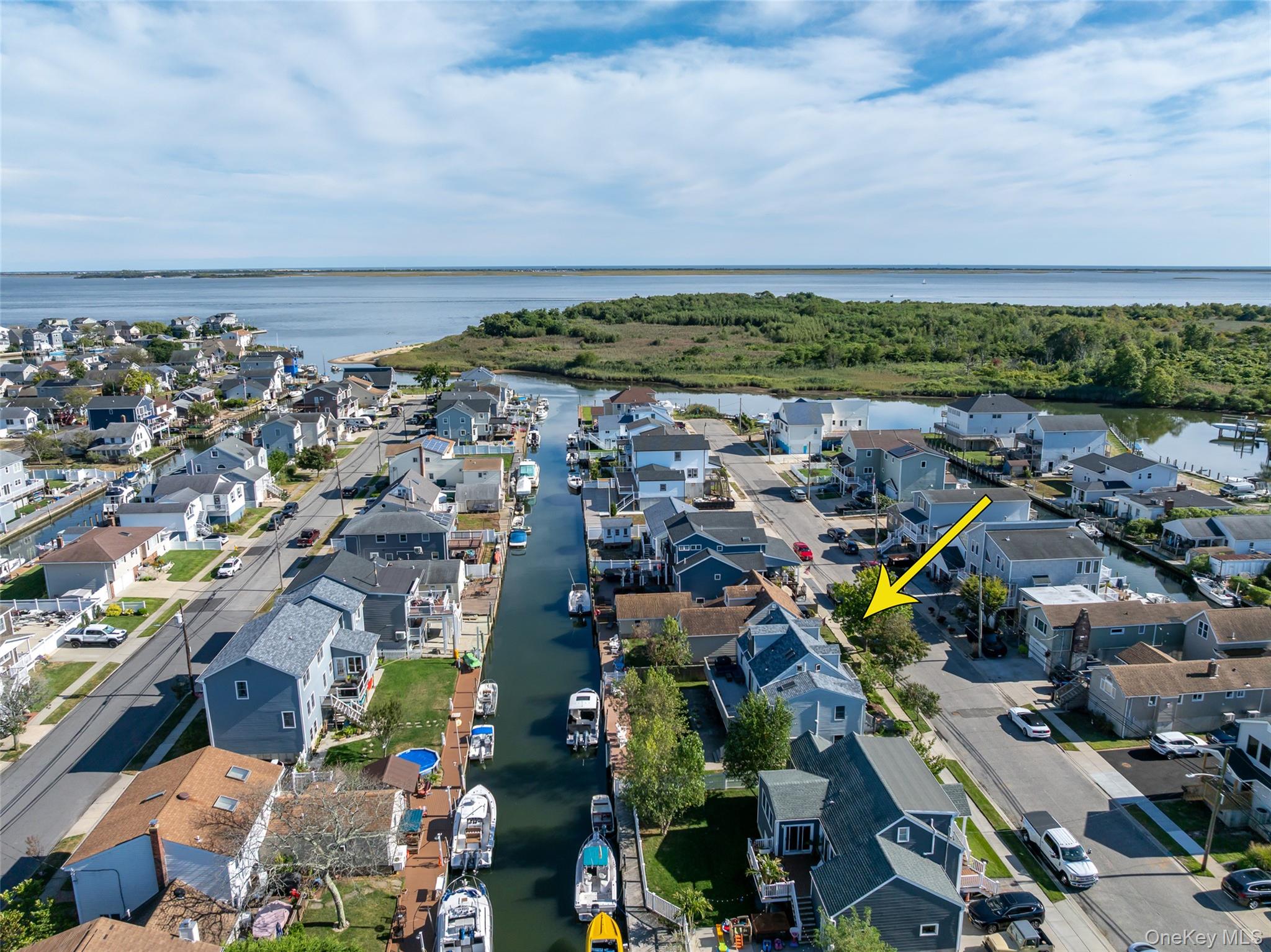 844 S 7th Street, Lindenhurst, NY 11757