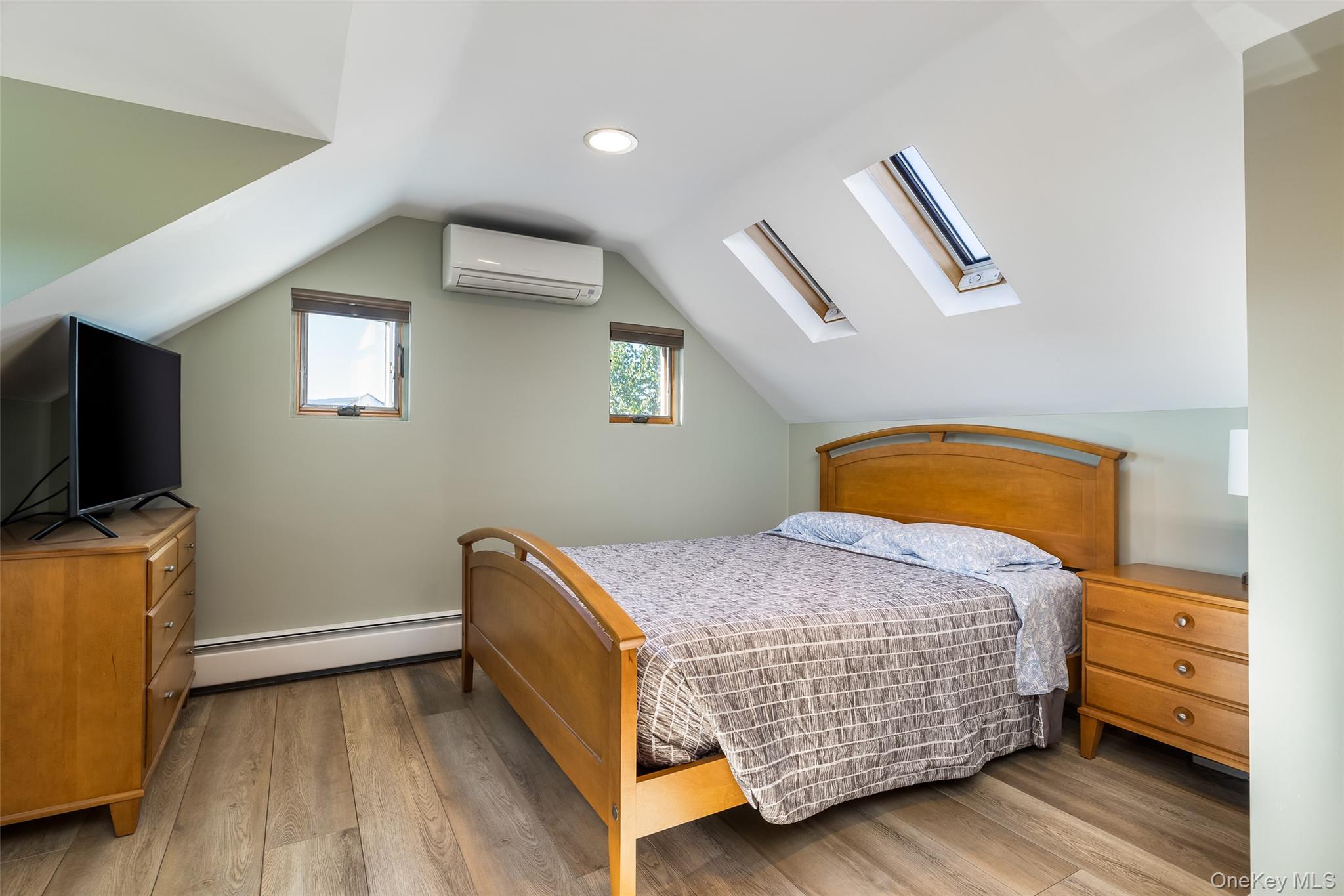 844 S 7th Street, Lindenhurst, NY 11757