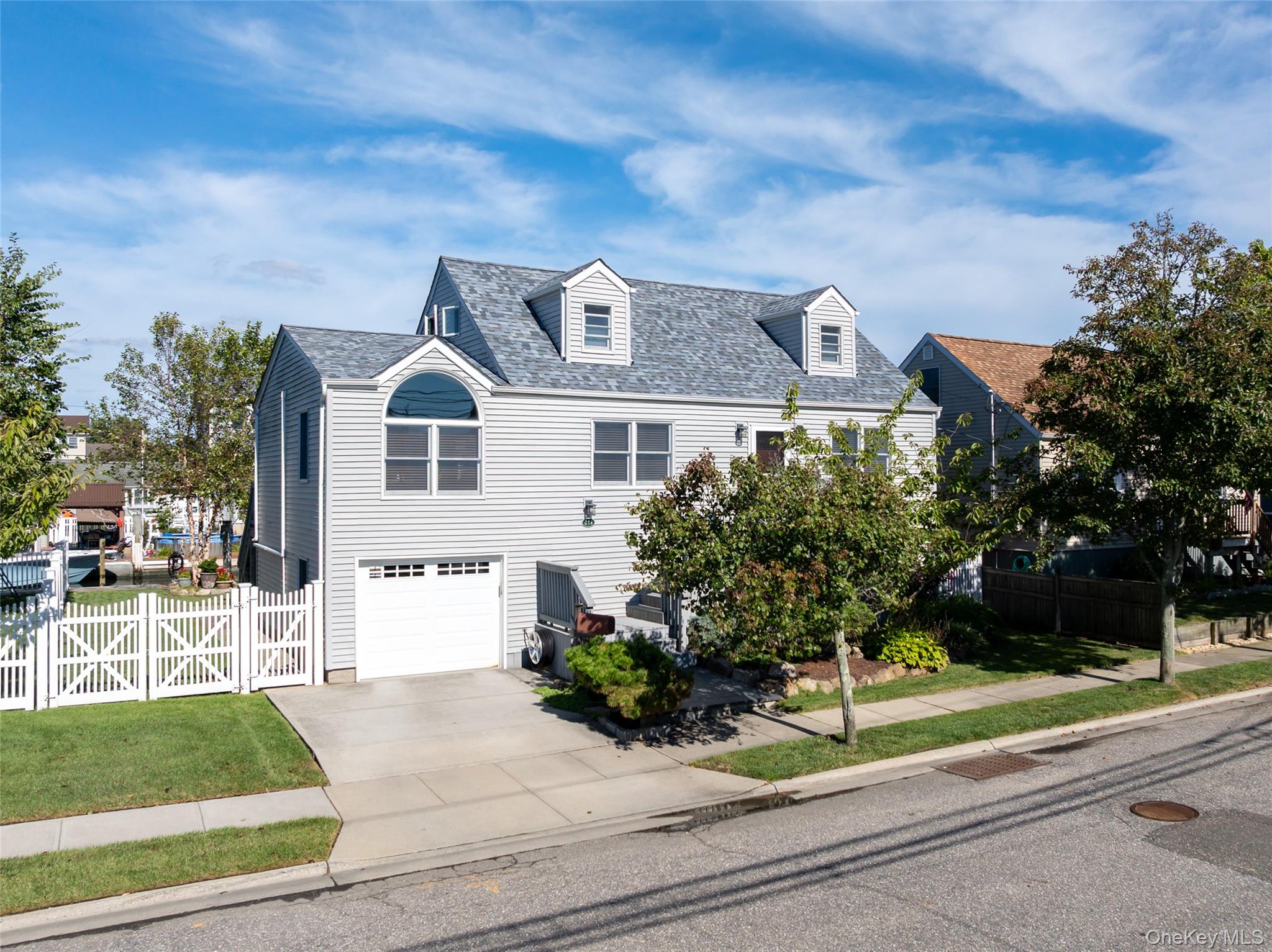 844 S 7th Street, Lindenhurst, NY 11757