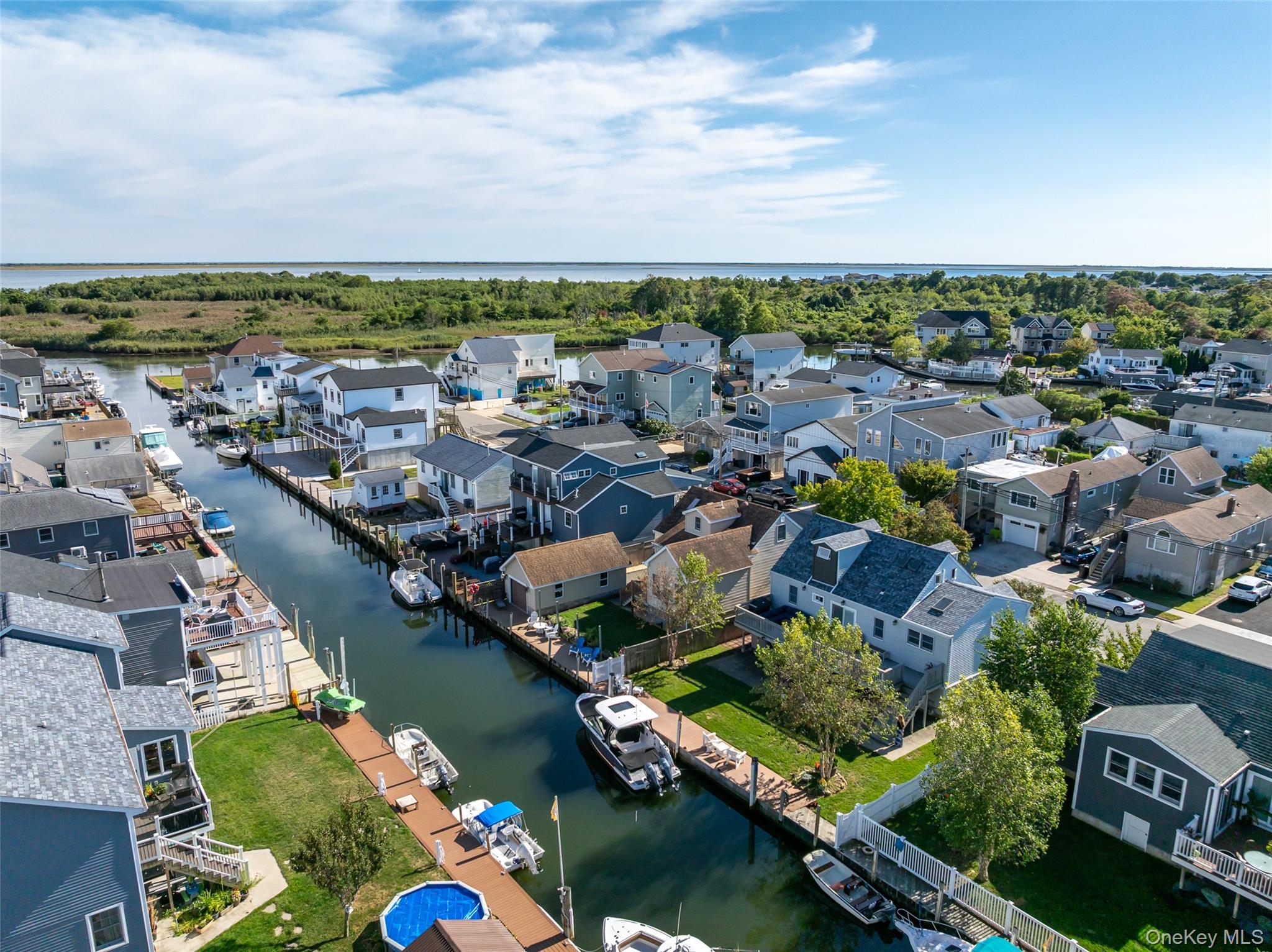 844 S 7th Street, Lindenhurst, NY 11757