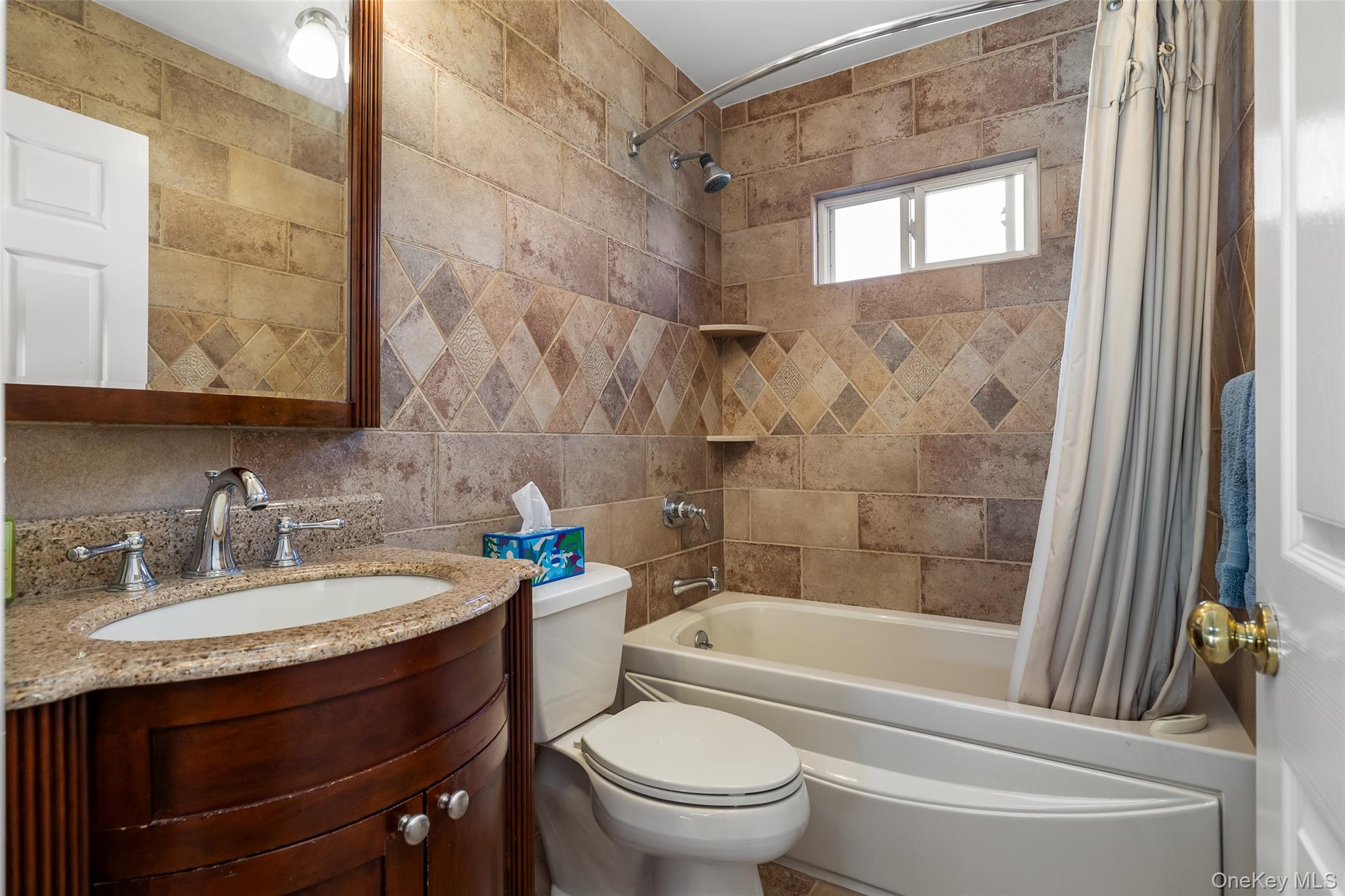 844 S 7th Street, Lindenhurst, NY 11757