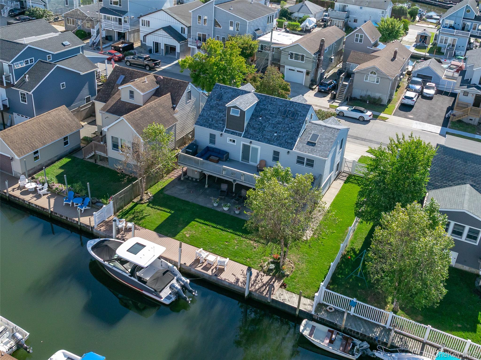 844 S 7th Street, Lindenhurst, NY 11757