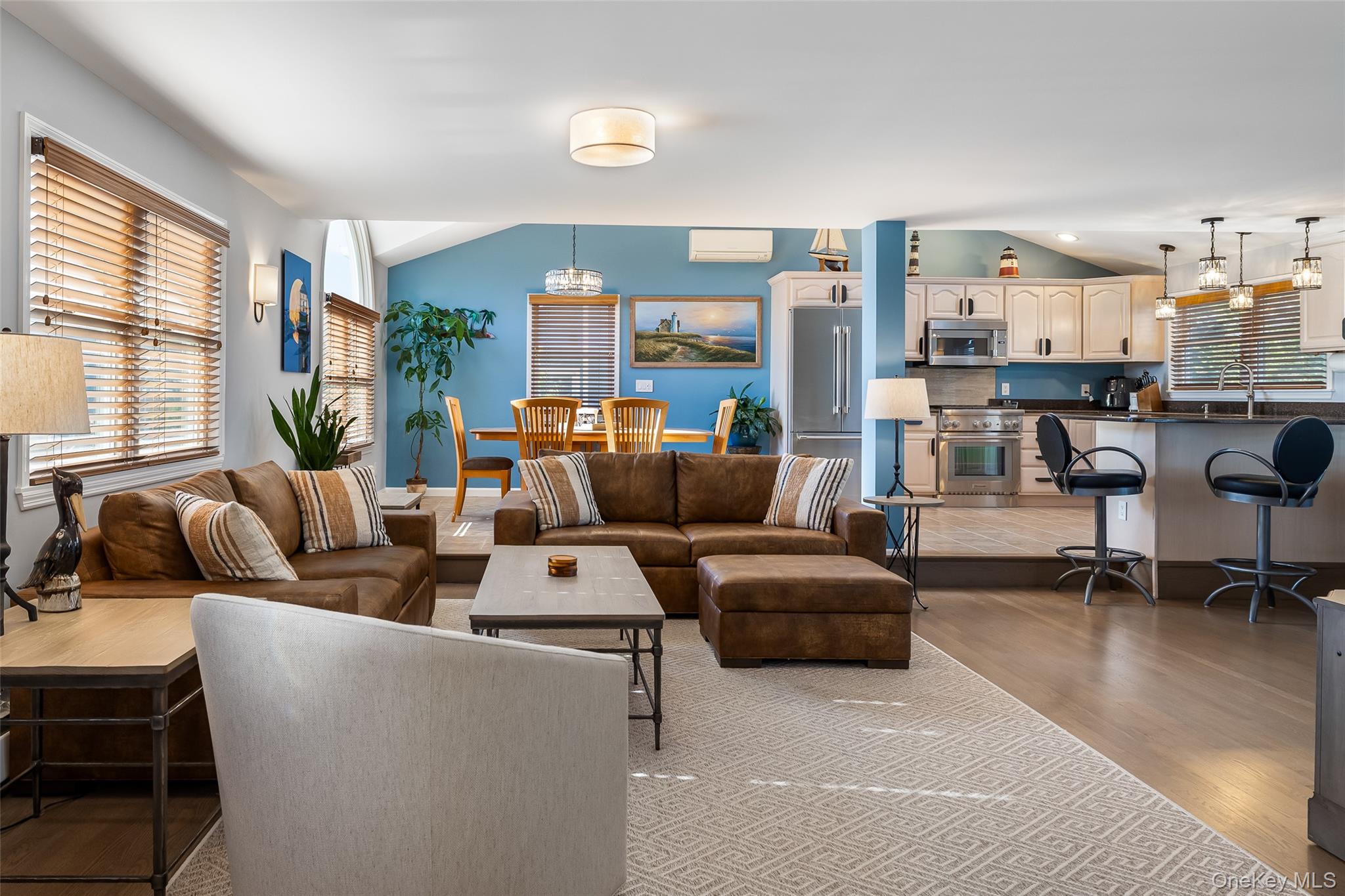 844 S 7th Street, Lindenhurst, NY 11757