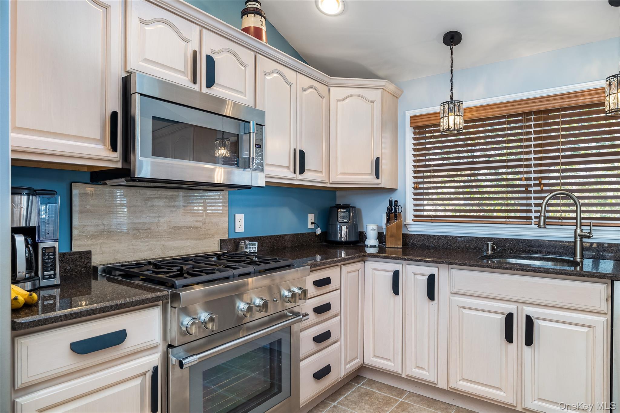 844 S 7th Street, Lindenhurst, NY 11757