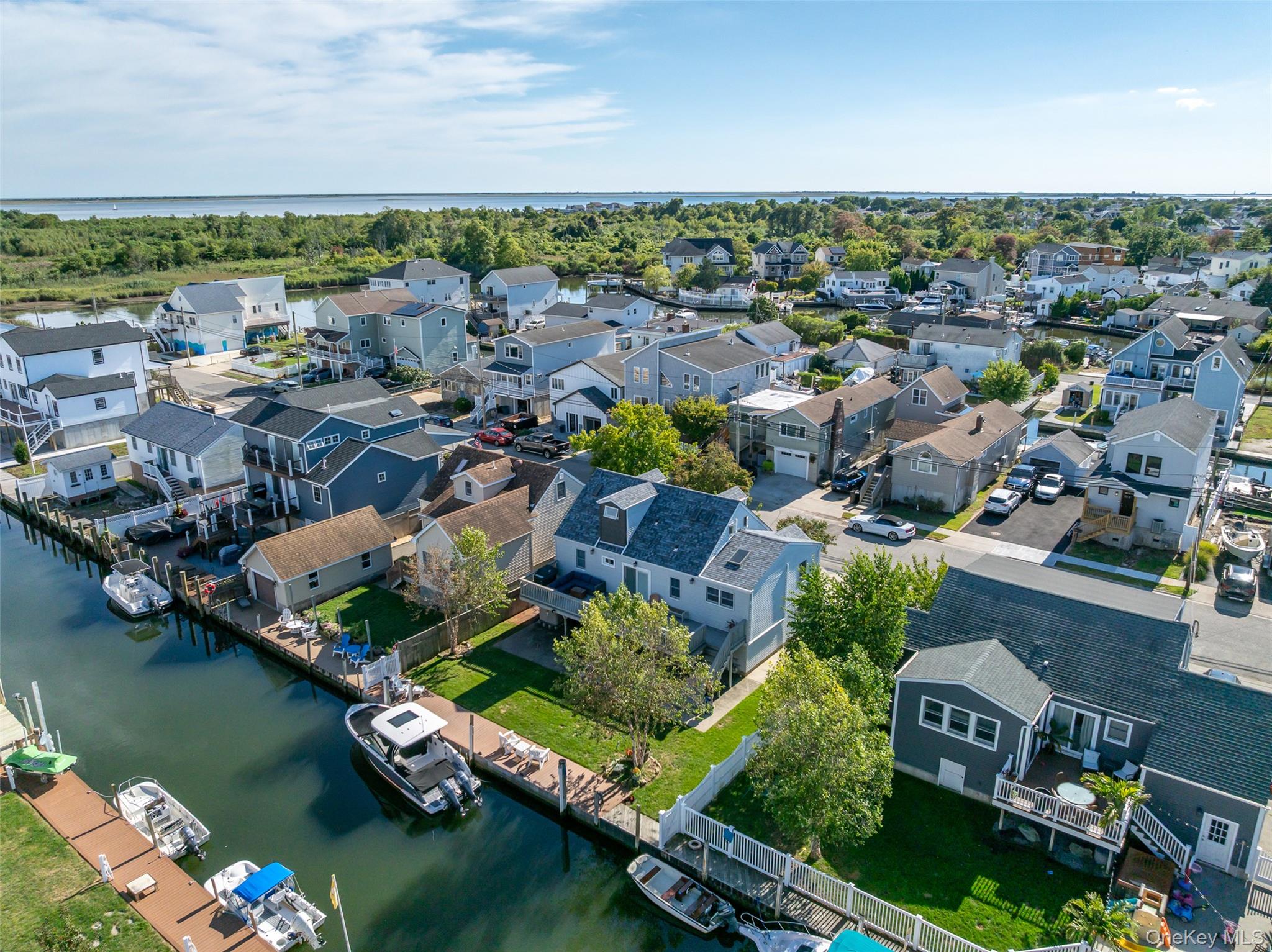 844 S 7th Street, Lindenhurst, NY 11757