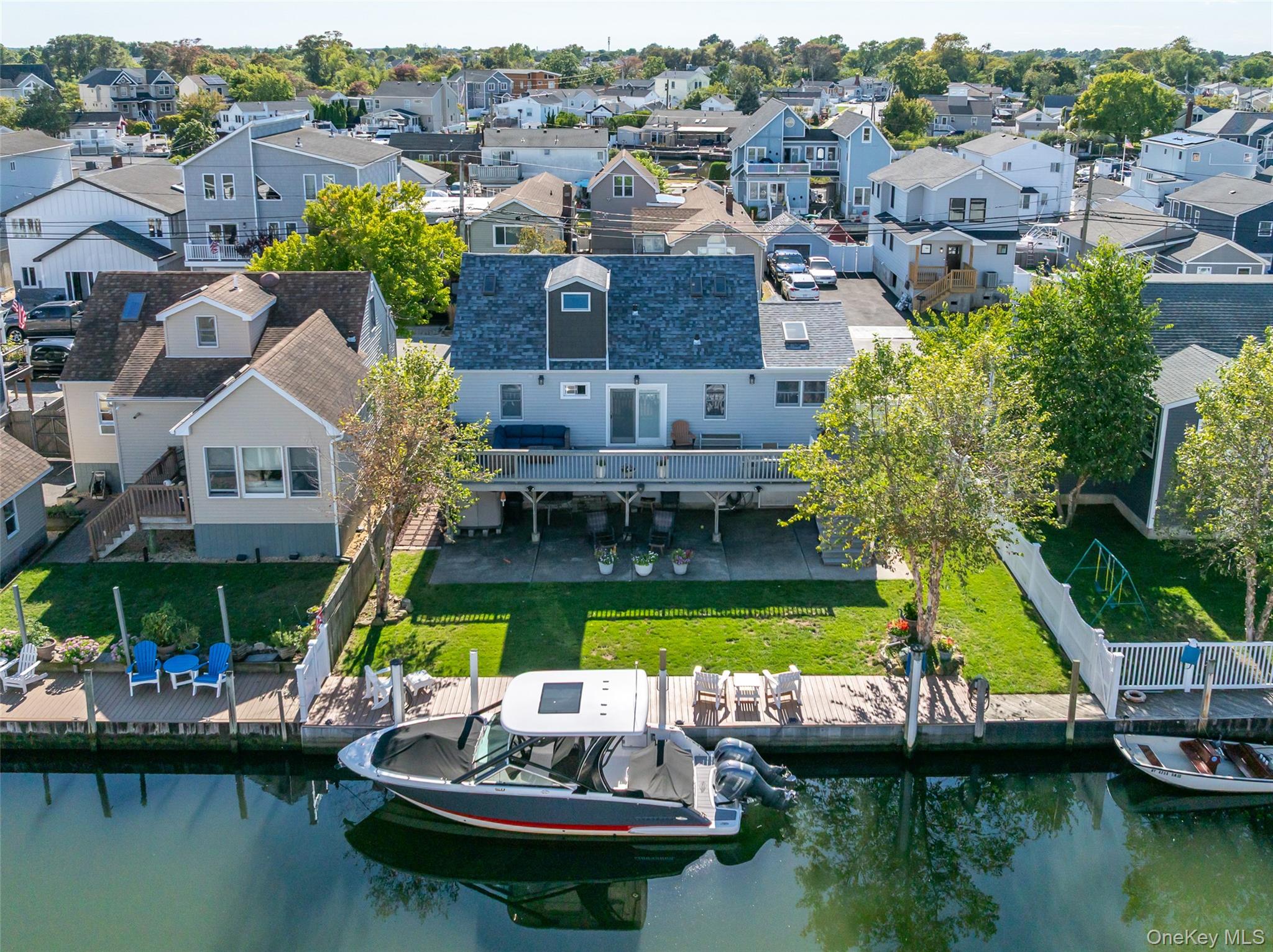 844 S 7th Street, Lindenhurst, NY 11757