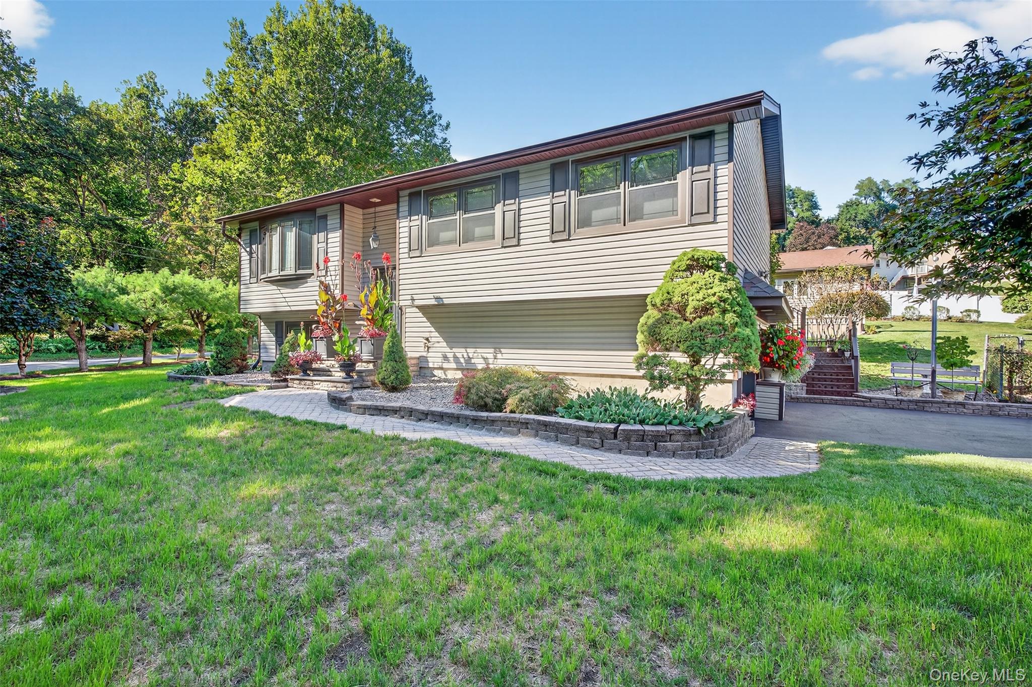 83 Camelot Road, Poughkeepsie, NY 12601