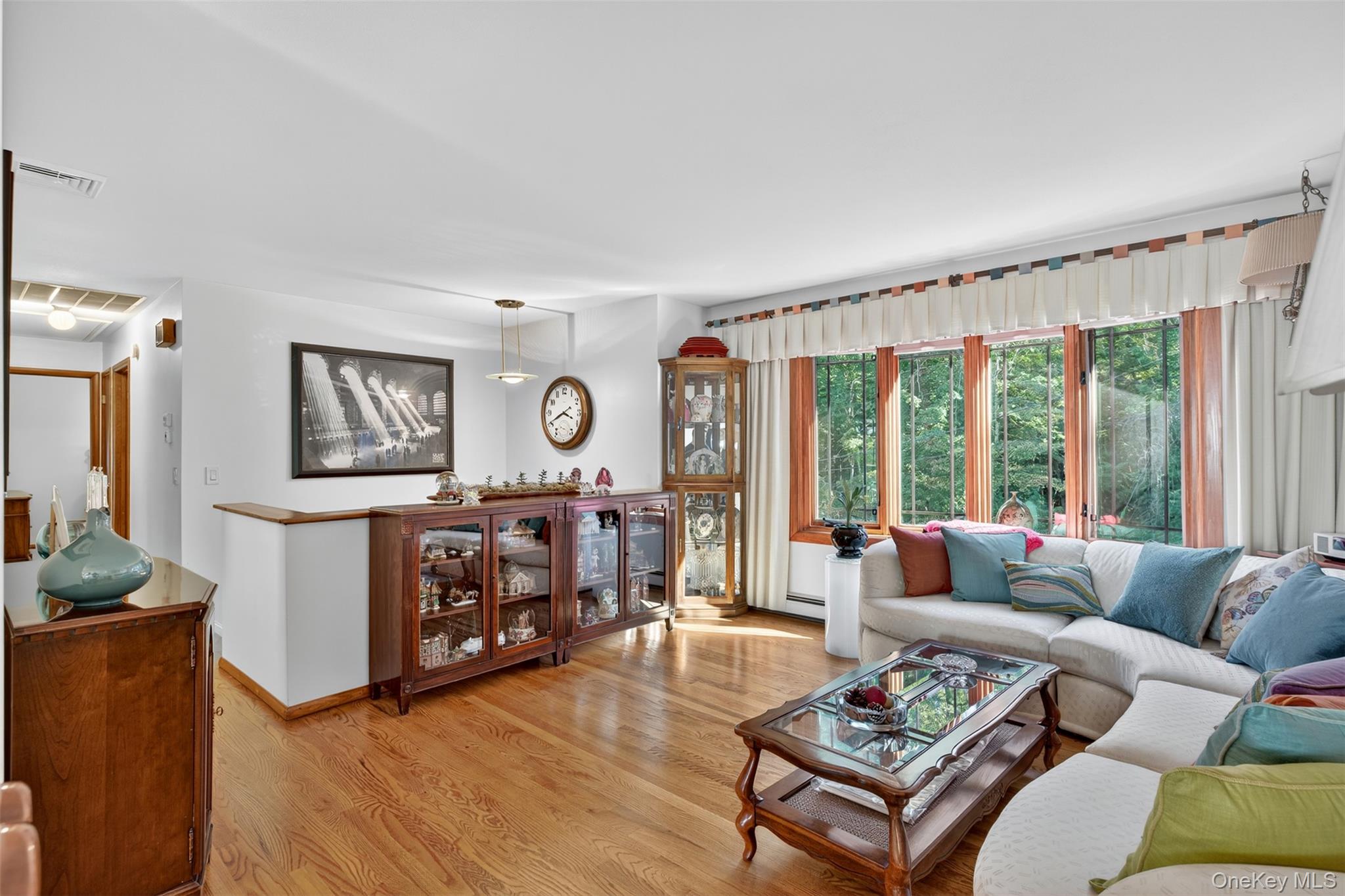 83 Camelot Road, Poughkeepsie, NY 12601