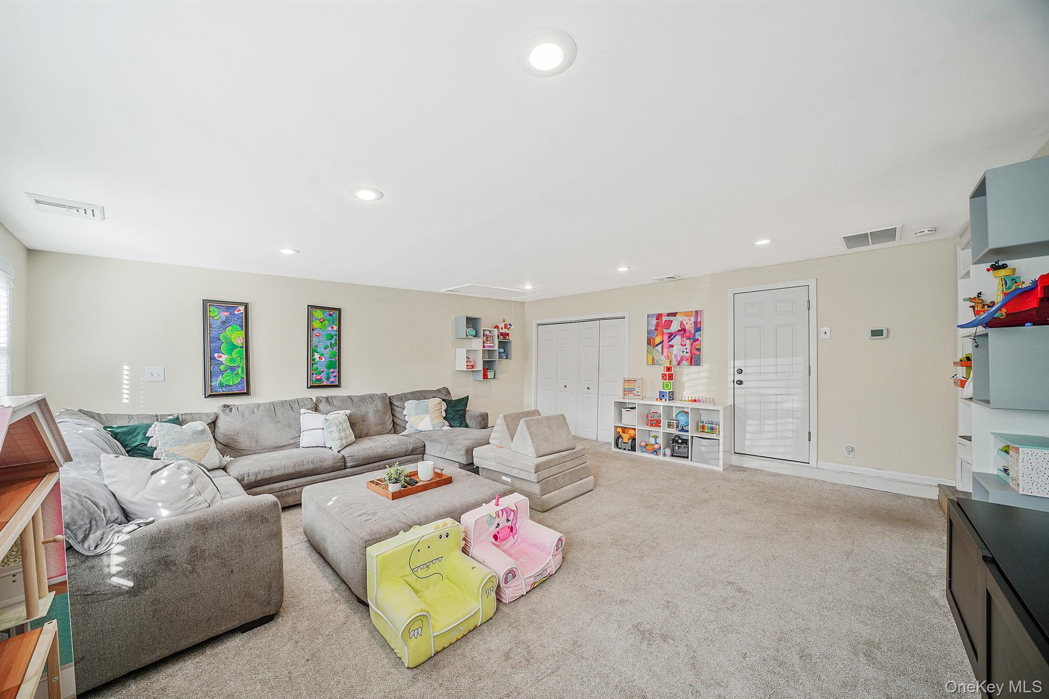 9 Carston Street W, Selden, NY 11784