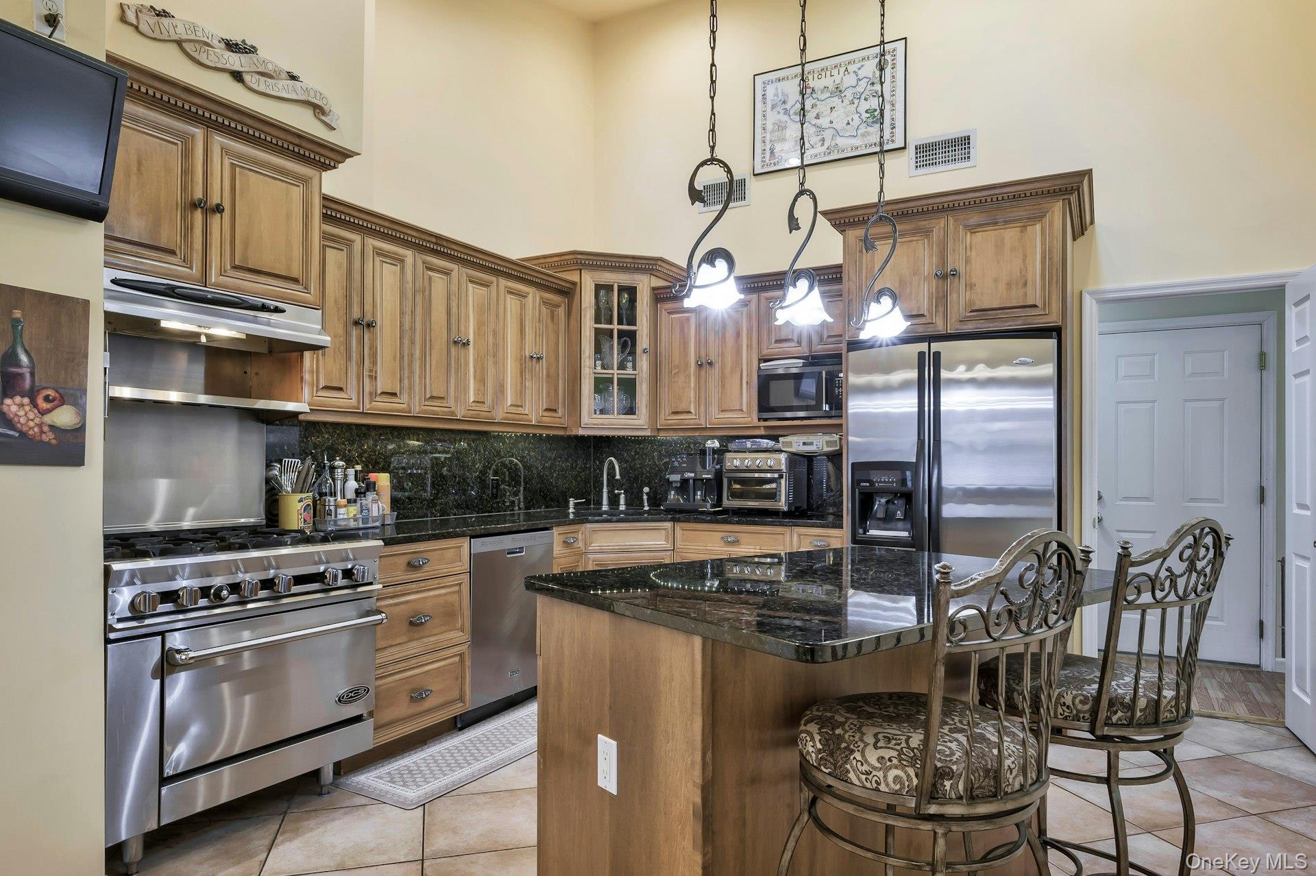 4 E Hill Drive, Smithtown, NY 11787