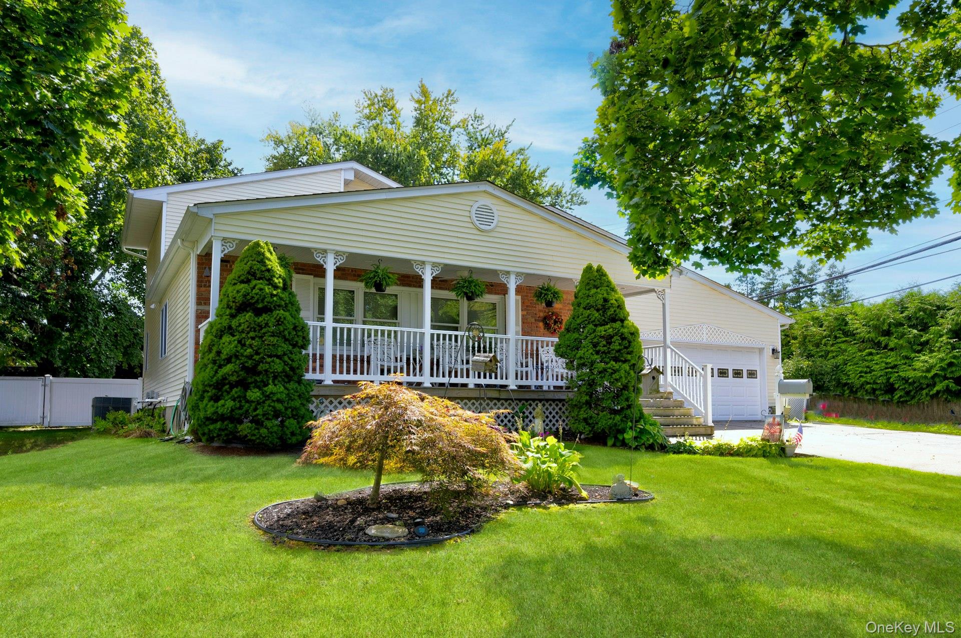 4 E Hill Drive, Smithtown, NY 11787