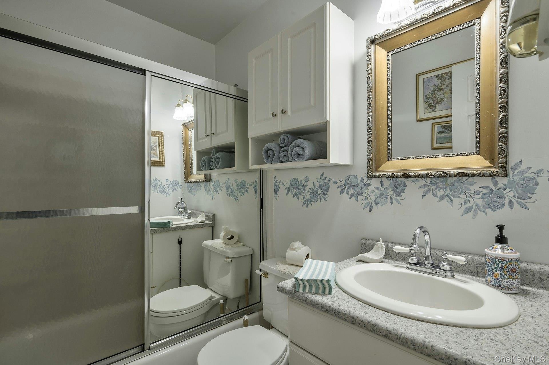 4 E Hill Drive, Smithtown, NY 11787