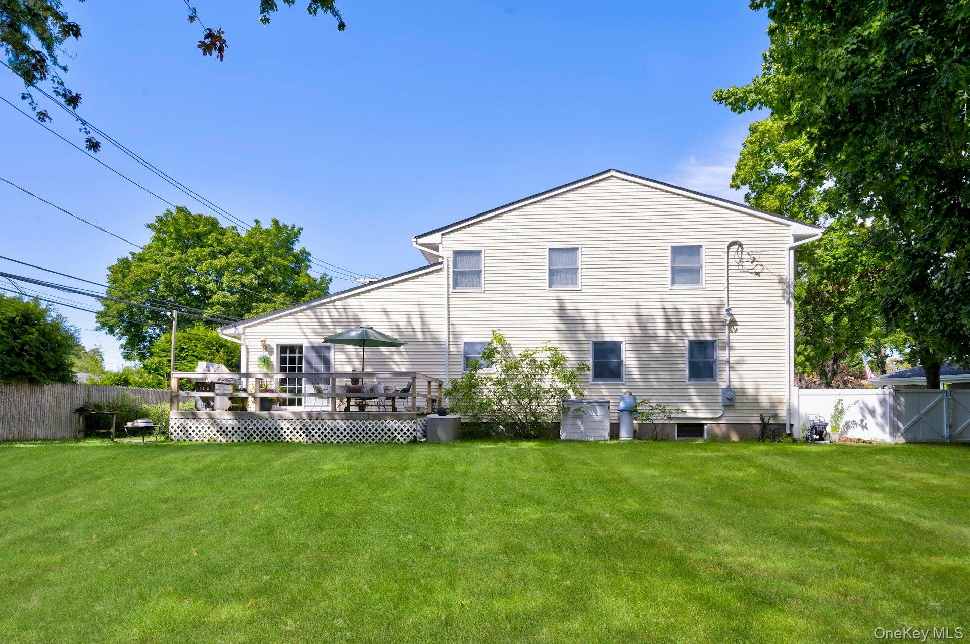 4 E Hill Drive, Smithtown, NY 11787