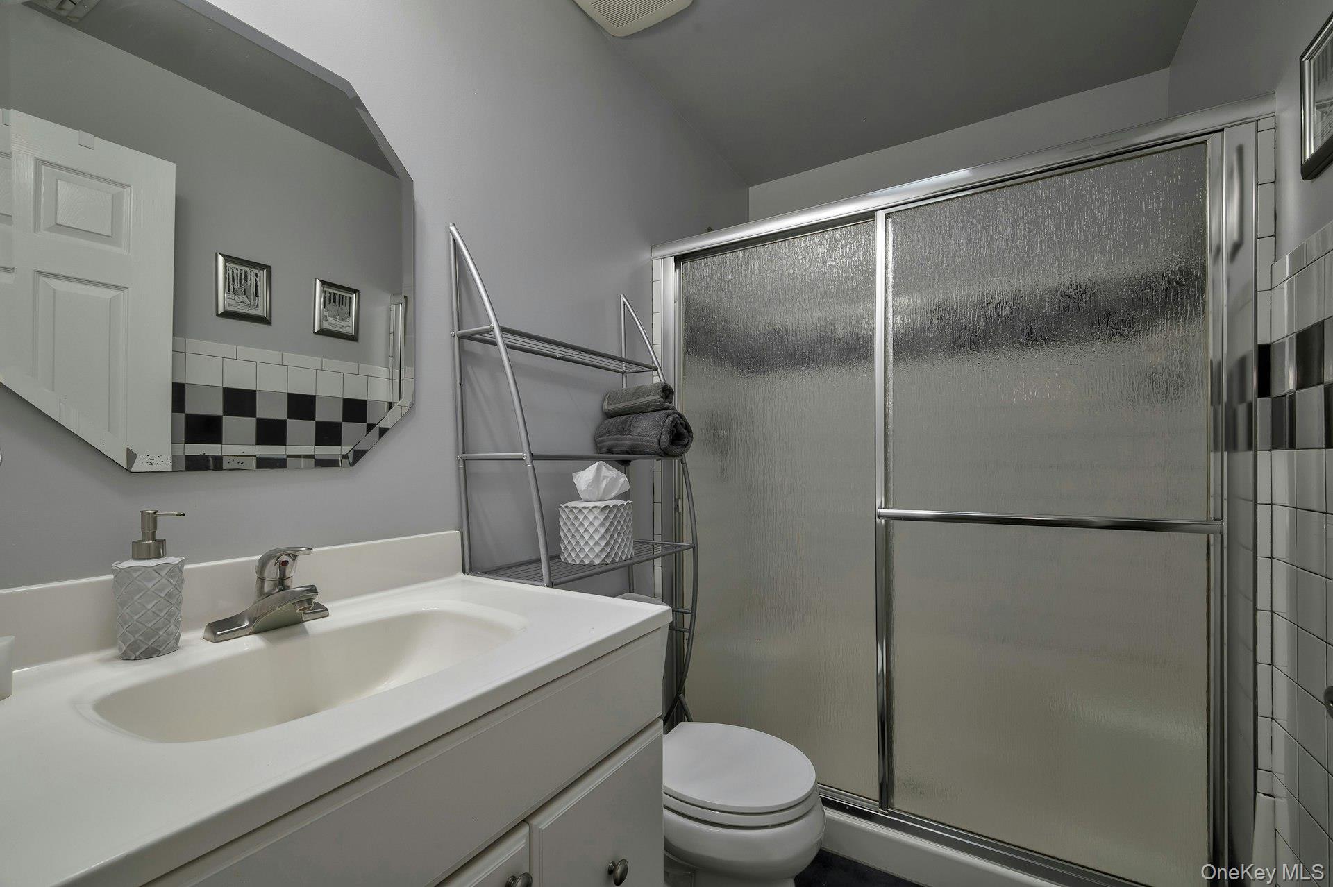 4 E Hill Drive, Smithtown, NY 11787