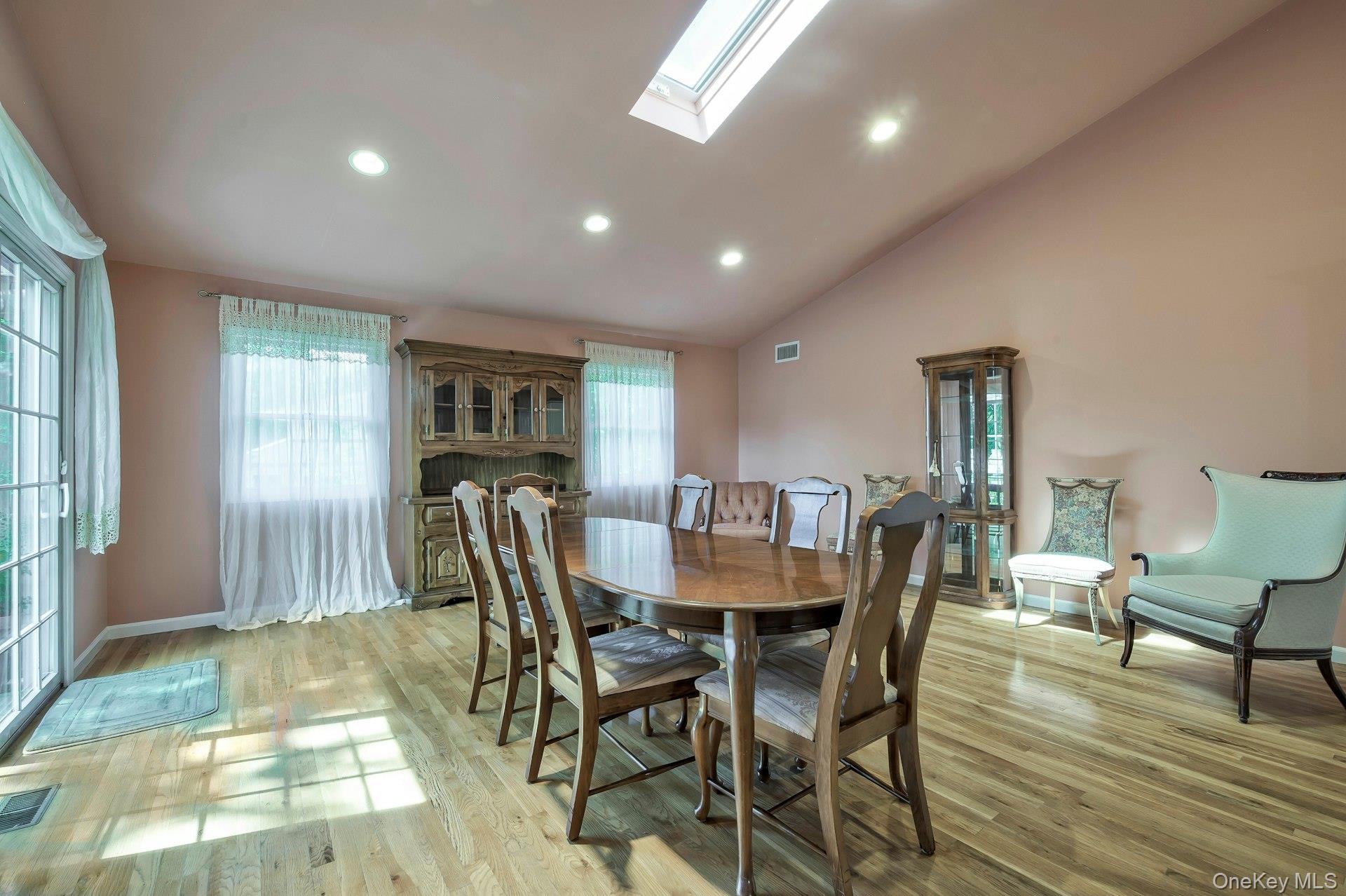 4 E Hill Drive, Smithtown, NY 11787