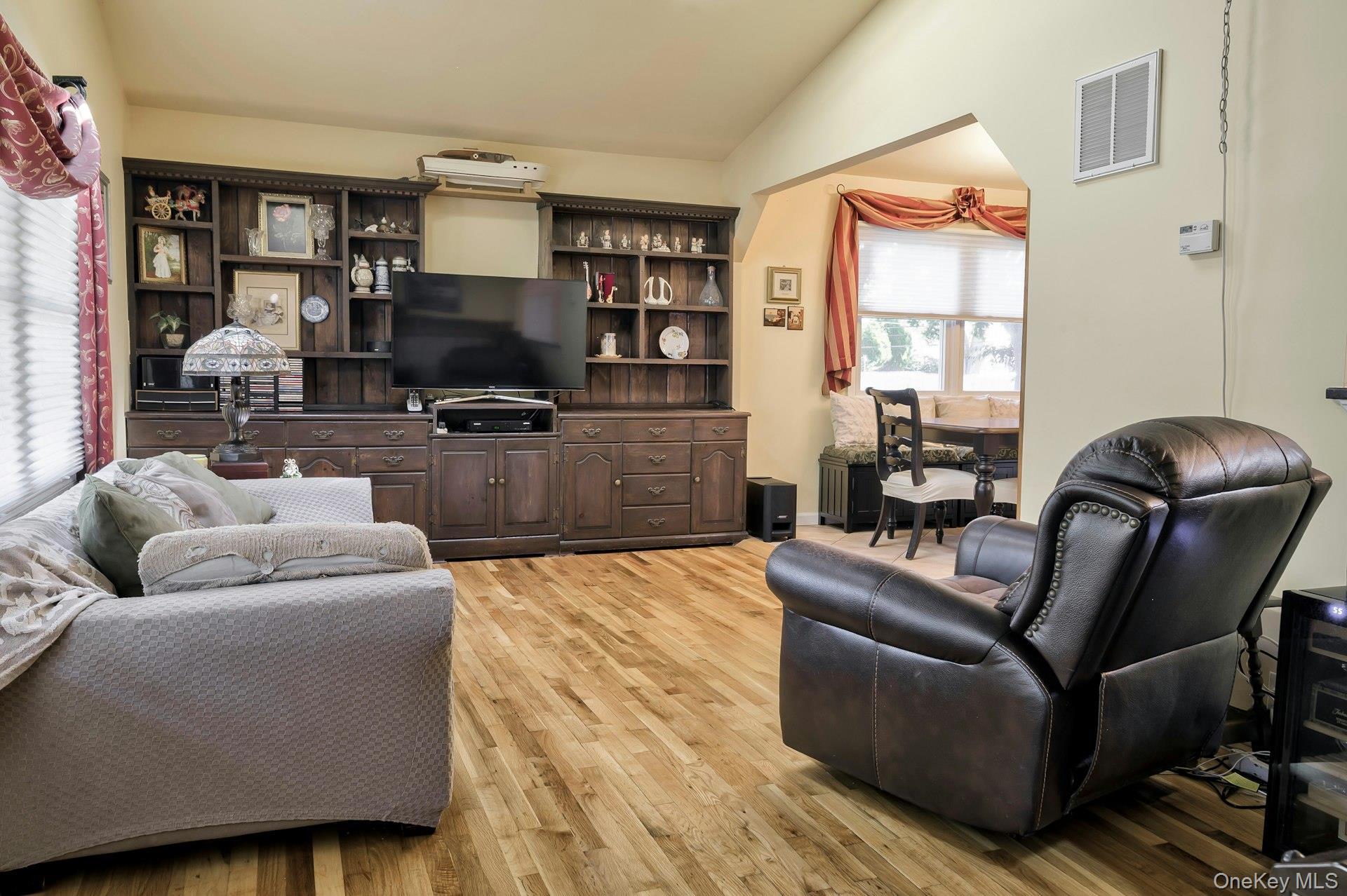 4 E Hill Drive, Smithtown, NY 11787