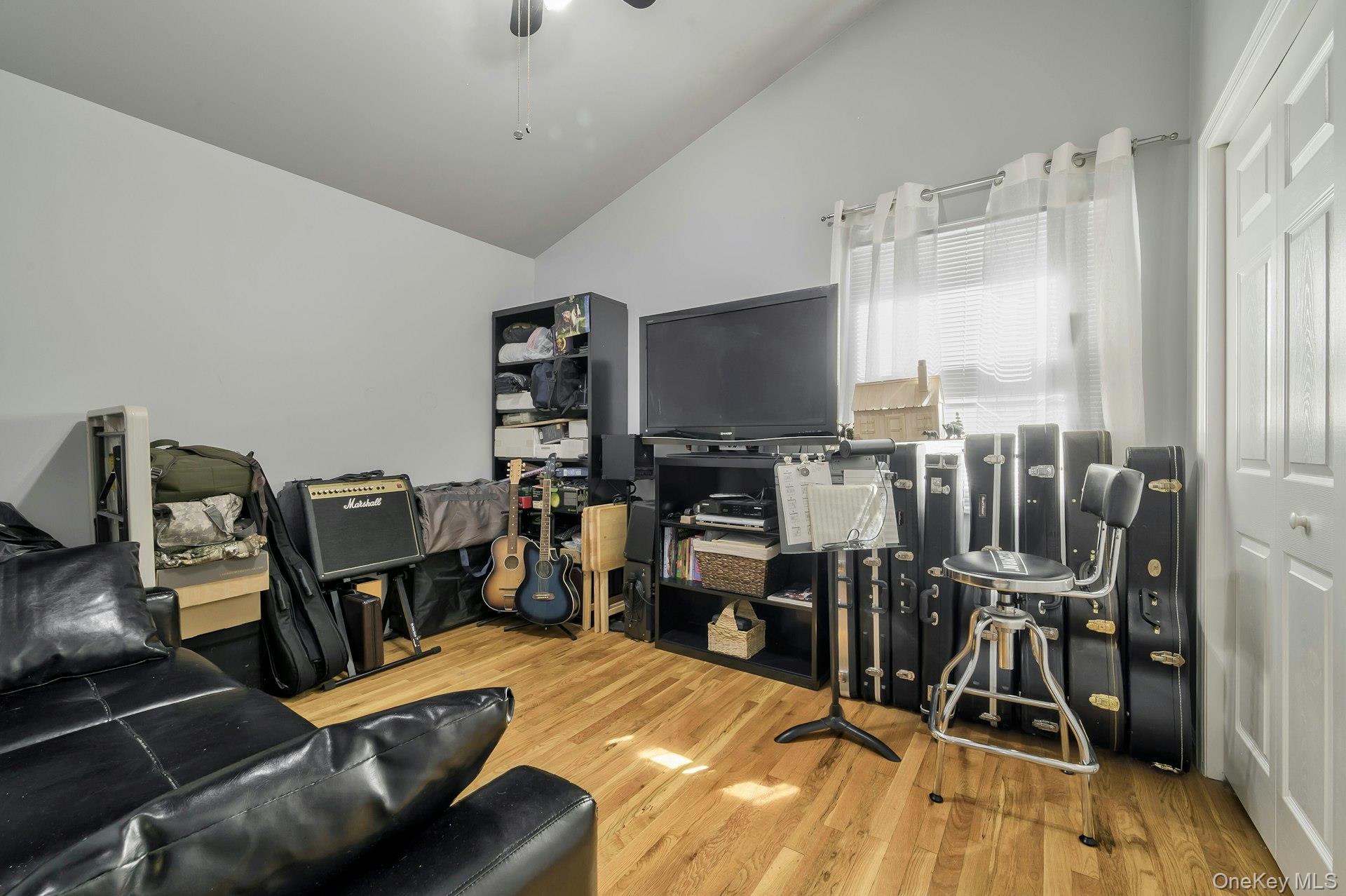 4 E Hill Drive, Smithtown, NY 11787