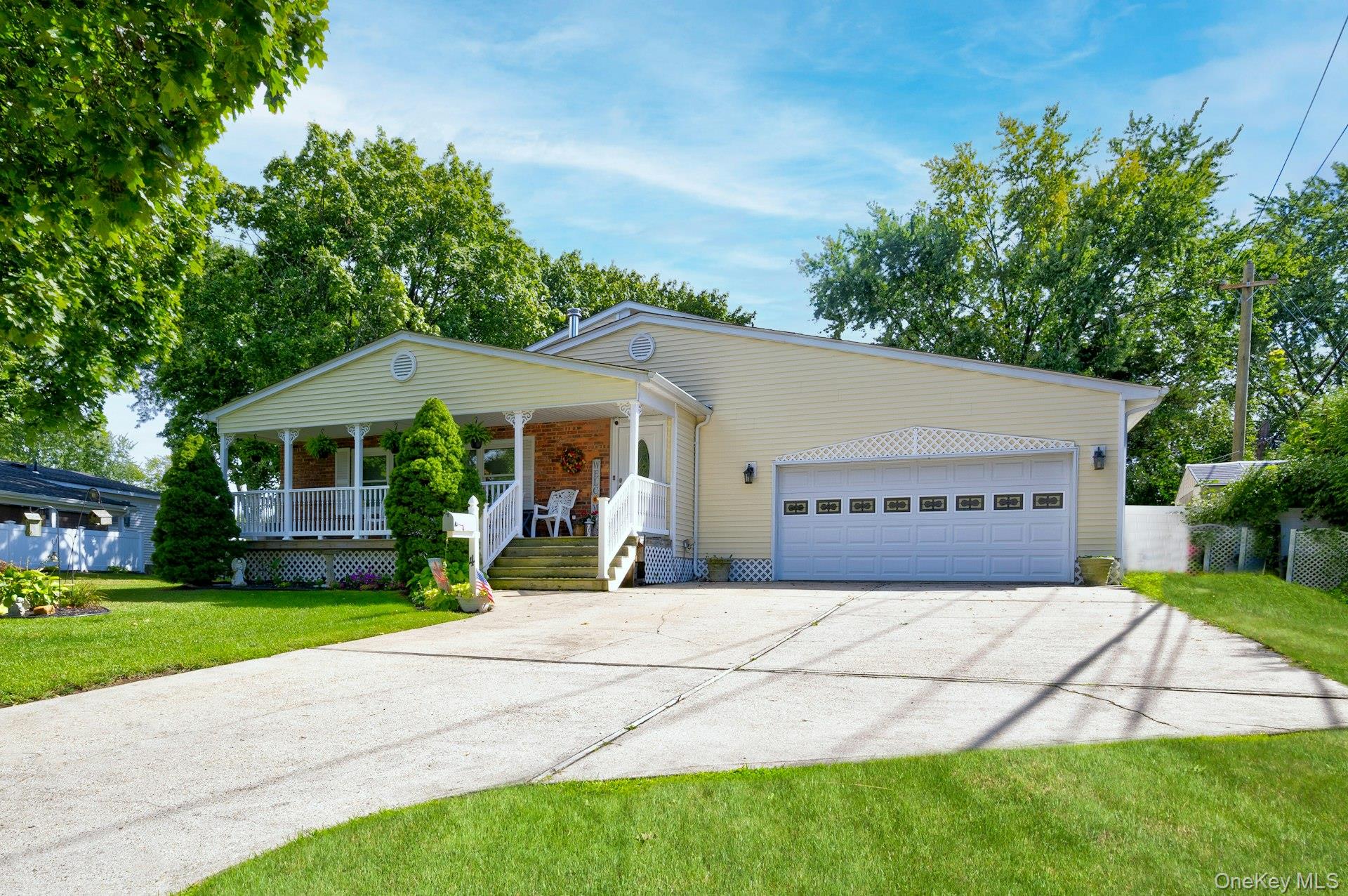 4 E Hill Drive, Smithtown, NY 11787