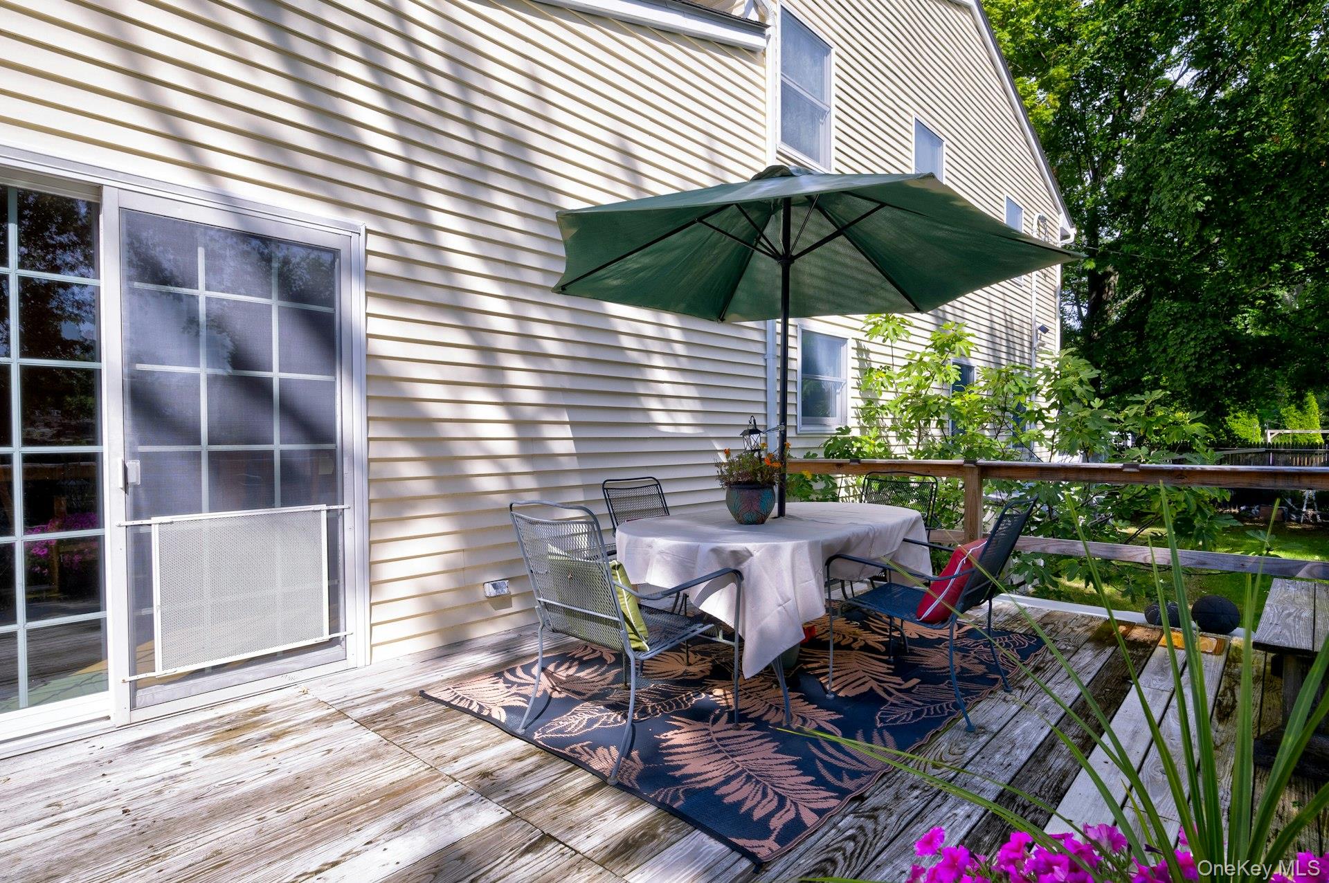 4 E Hill Drive, Smithtown, NY 11787