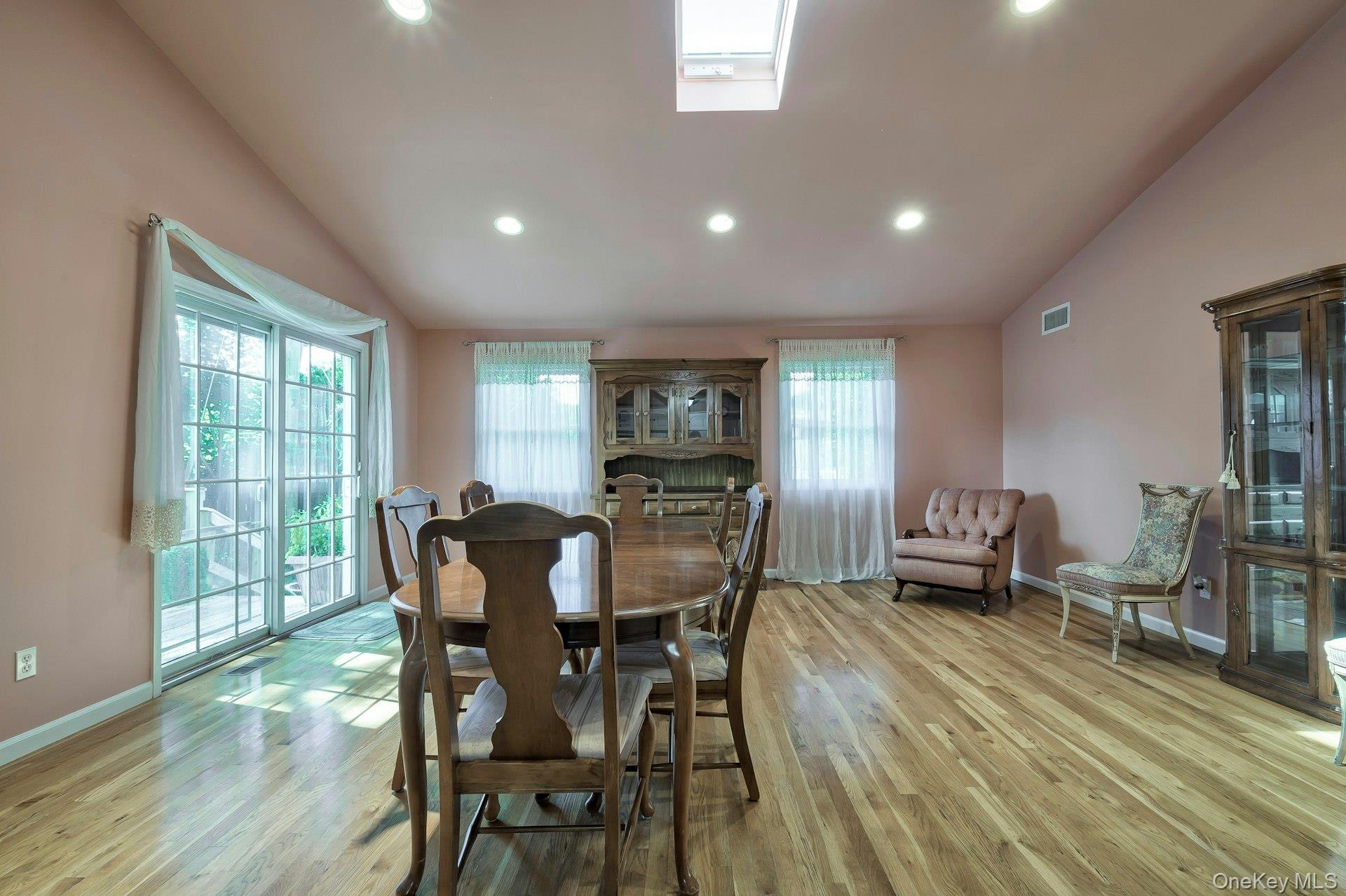 4 E Hill Drive, Smithtown, NY 11787