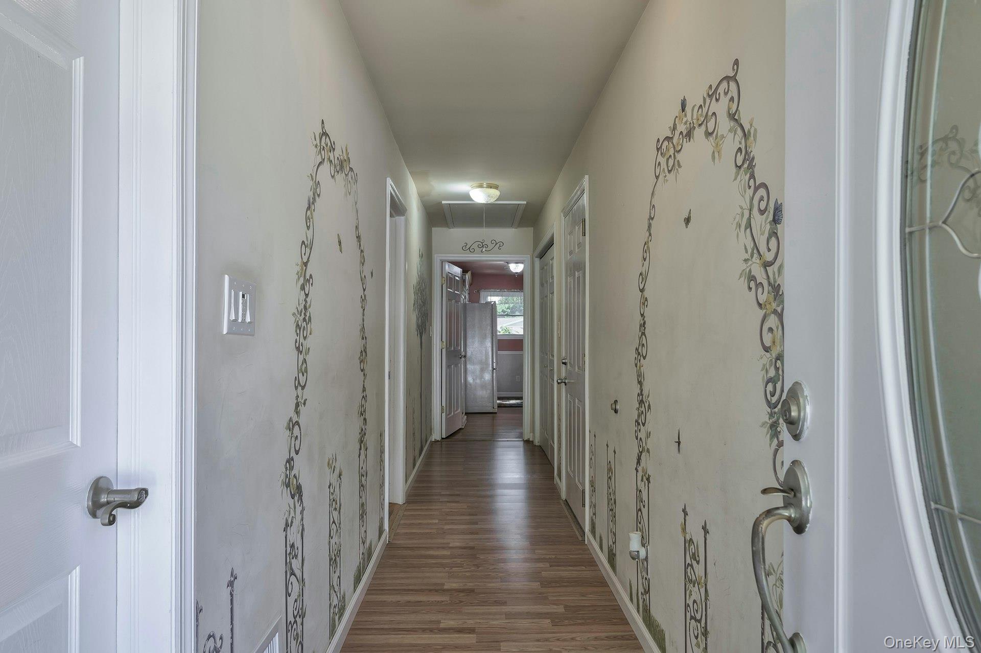 4 E Hill Drive, Smithtown, NY 11787