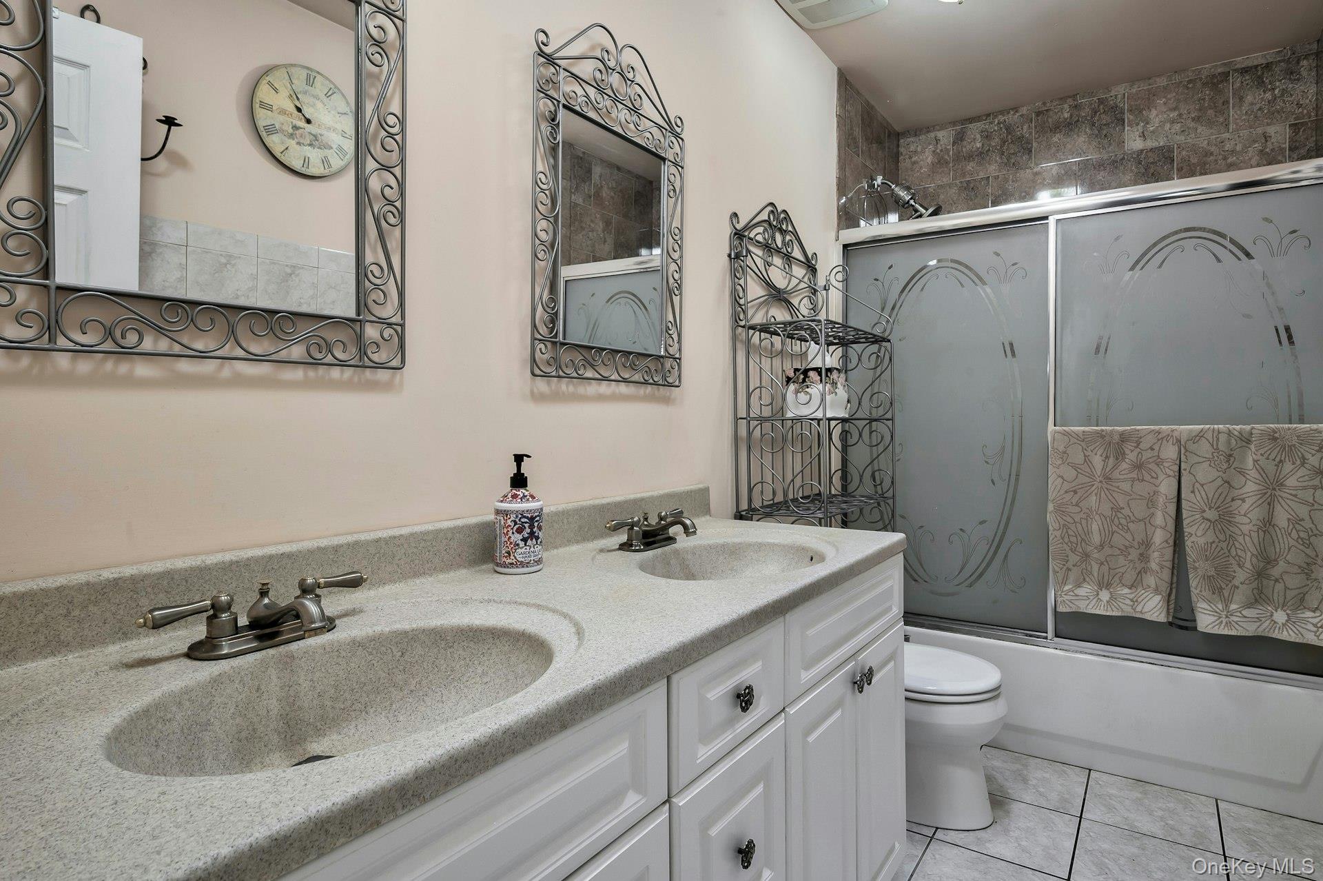 4 E Hill Drive, Smithtown, NY 11787