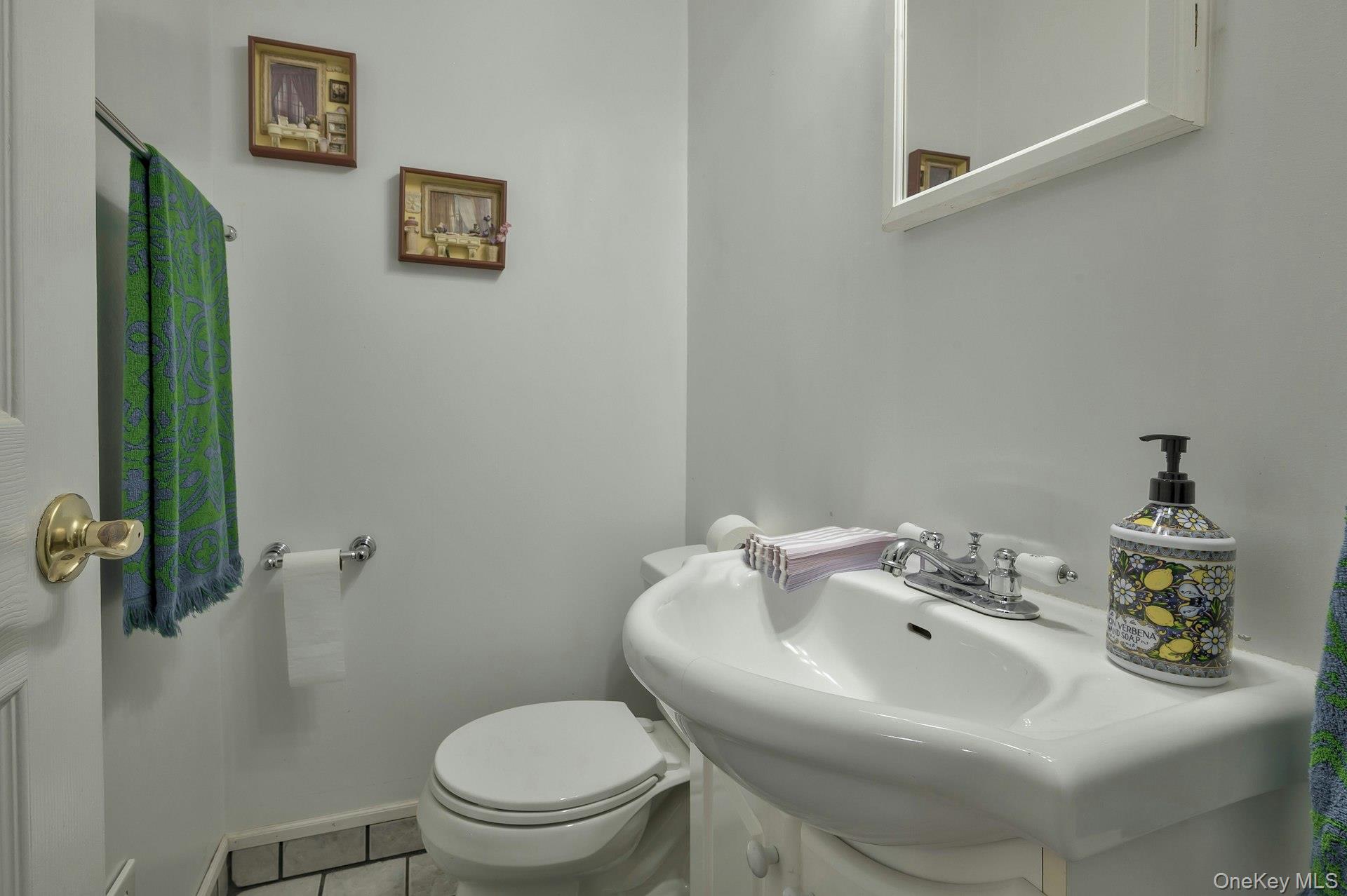 4 E Hill Drive, Smithtown, NY 11787