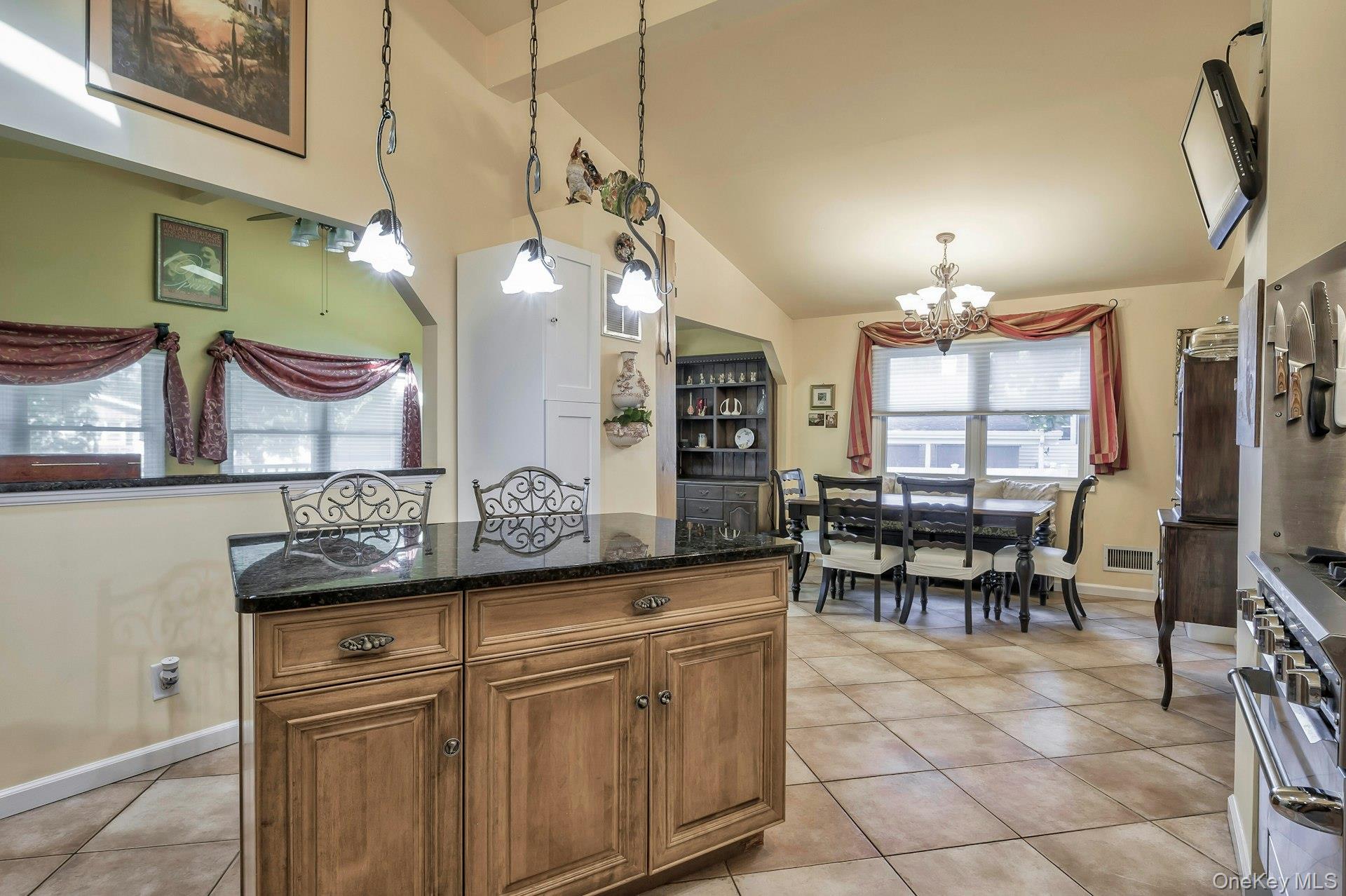 4 E Hill Drive, Smithtown, NY 11787