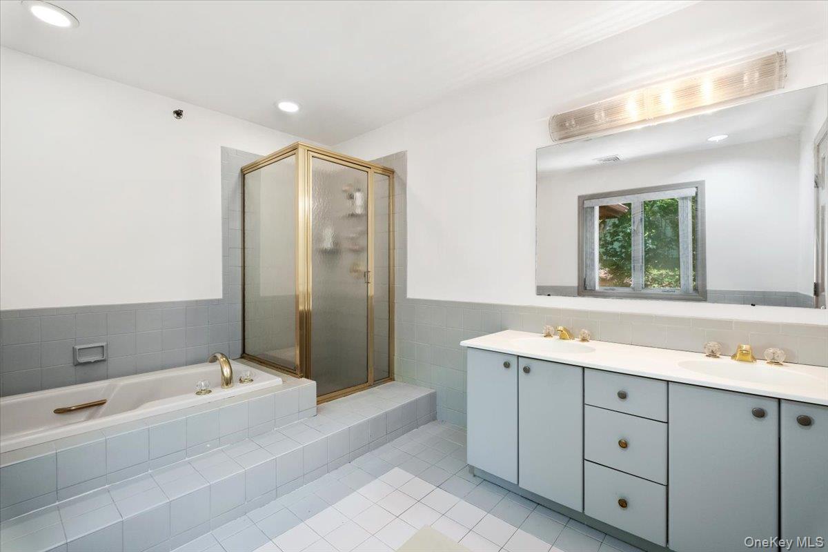 1 Thomas Court, Scarsdale, NY 10583