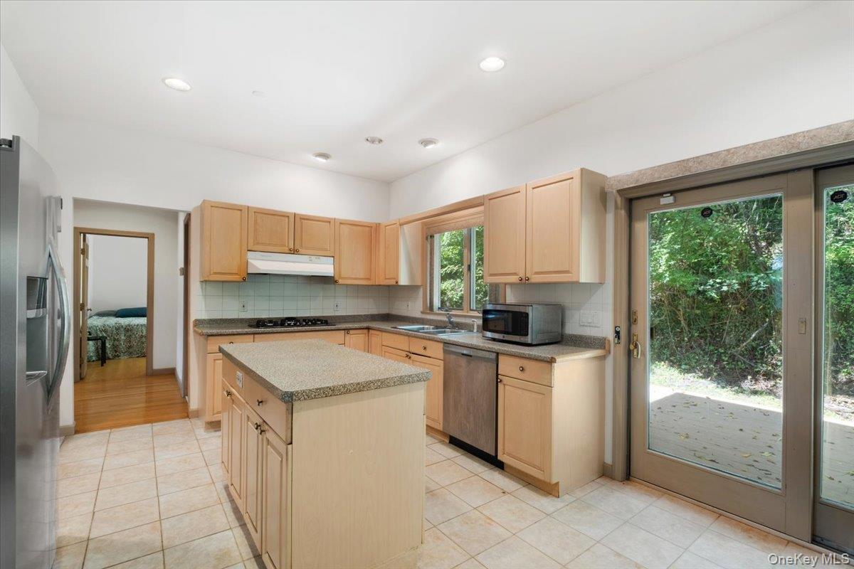 1 Thomas Court, Scarsdale, NY 10583