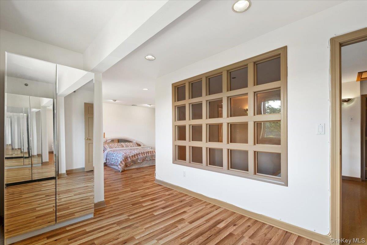 1 Thomas Court, Scarsdale, NY 10583