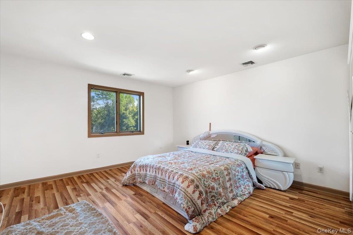 1 Thomas Court, Scarsdale, NY 10583