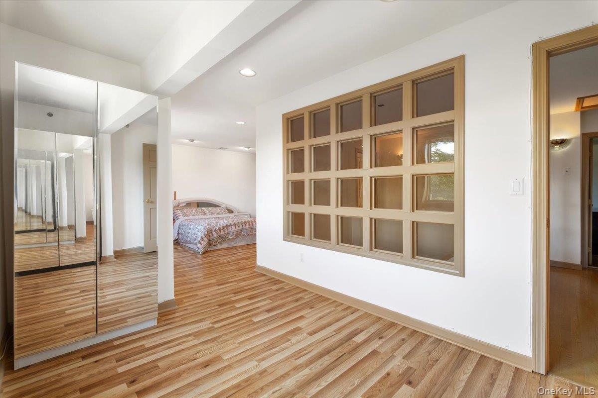 1 Thomas Court, Scarsdale, NY 10583