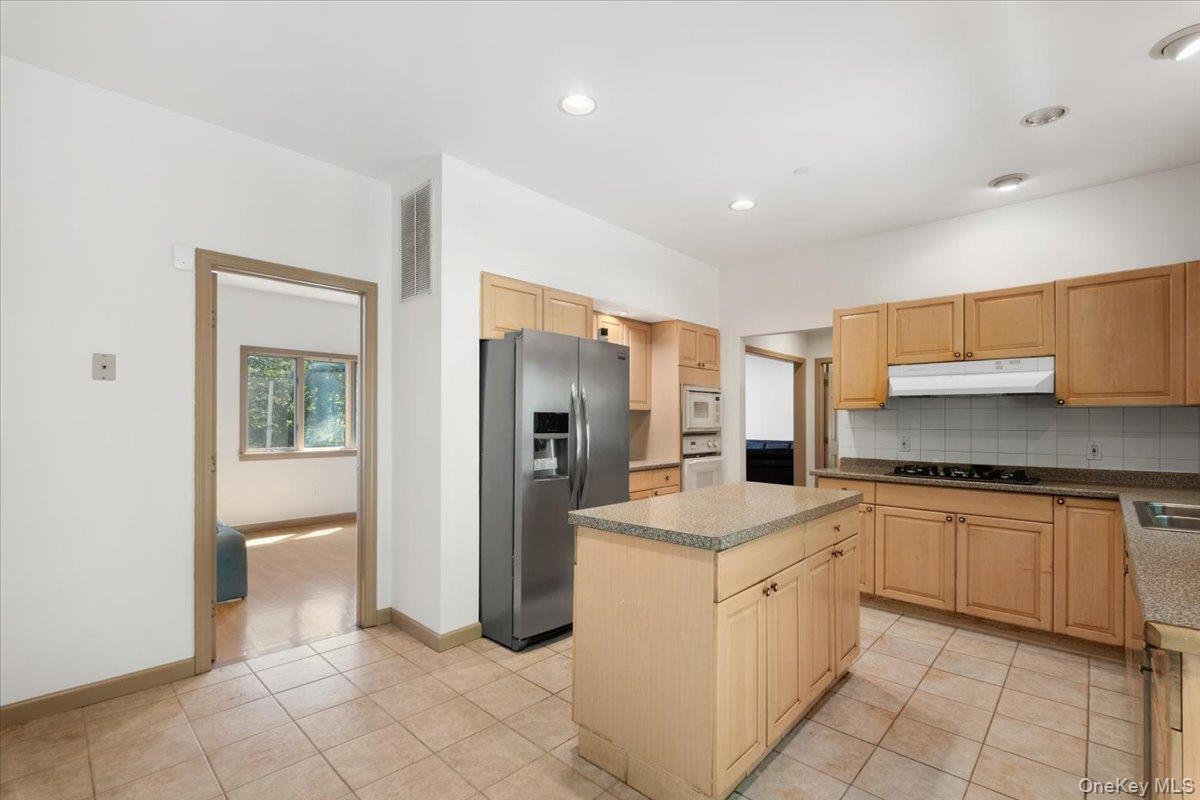 1 Thomas Court, Scarsdale, NY 10583