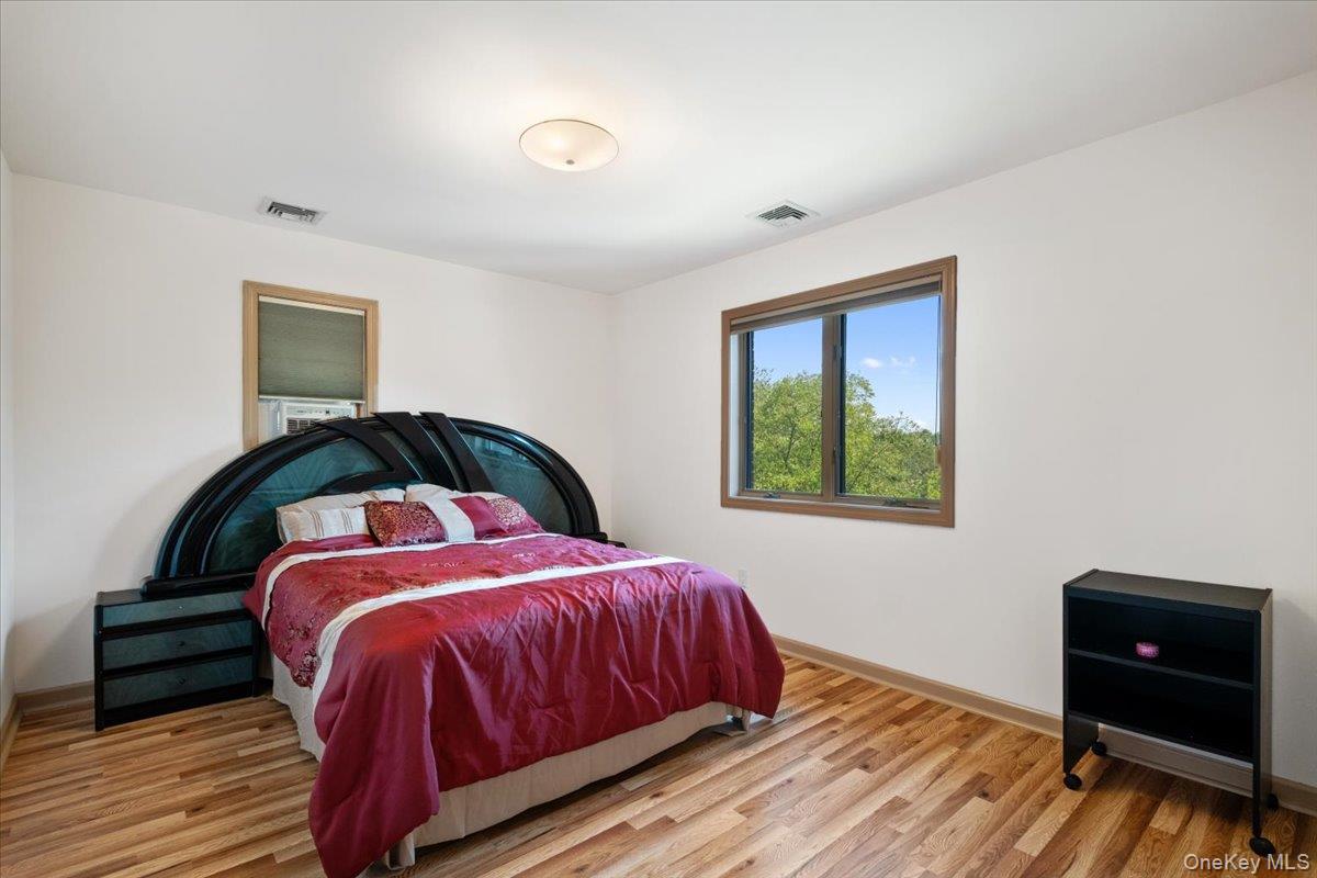 1 Thomas Court, Scarsdale, NY 10583