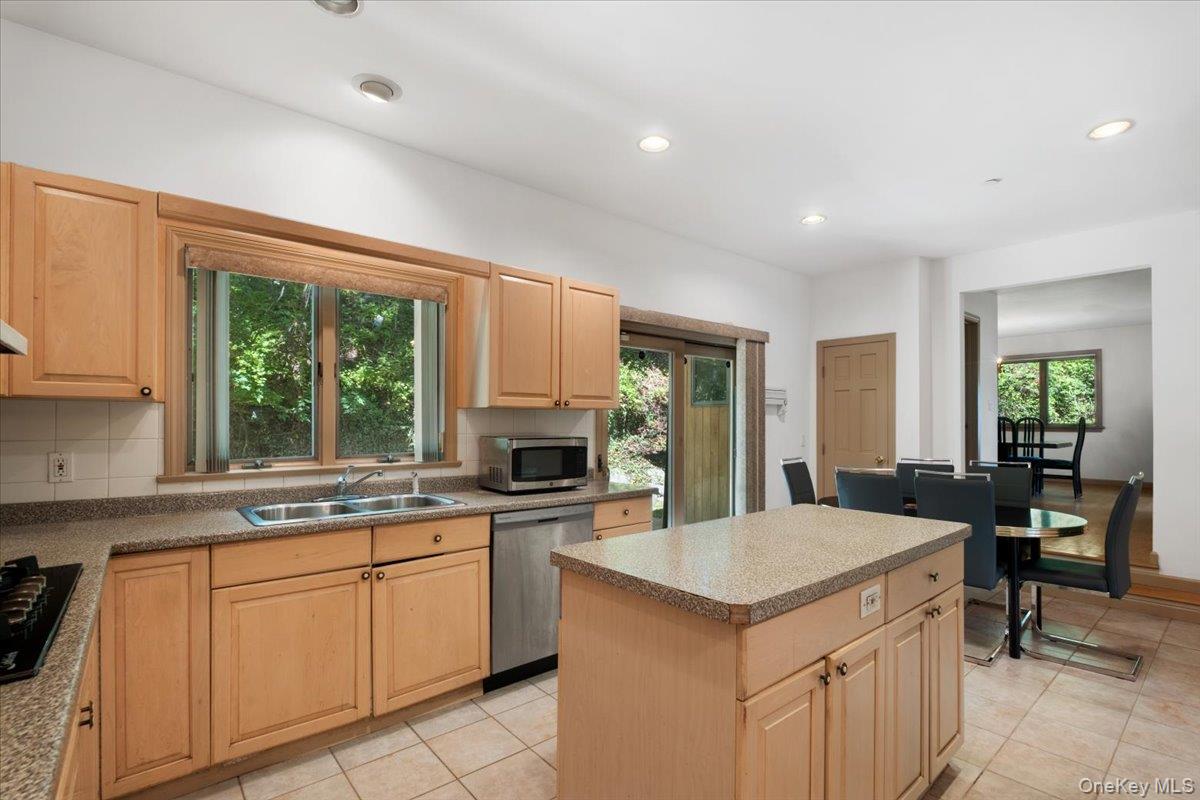 1 Thomas Court, Scarsdale, NY 10583