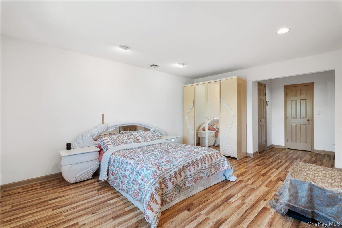 1 Thomas Court, Scarsdale, NY 10583