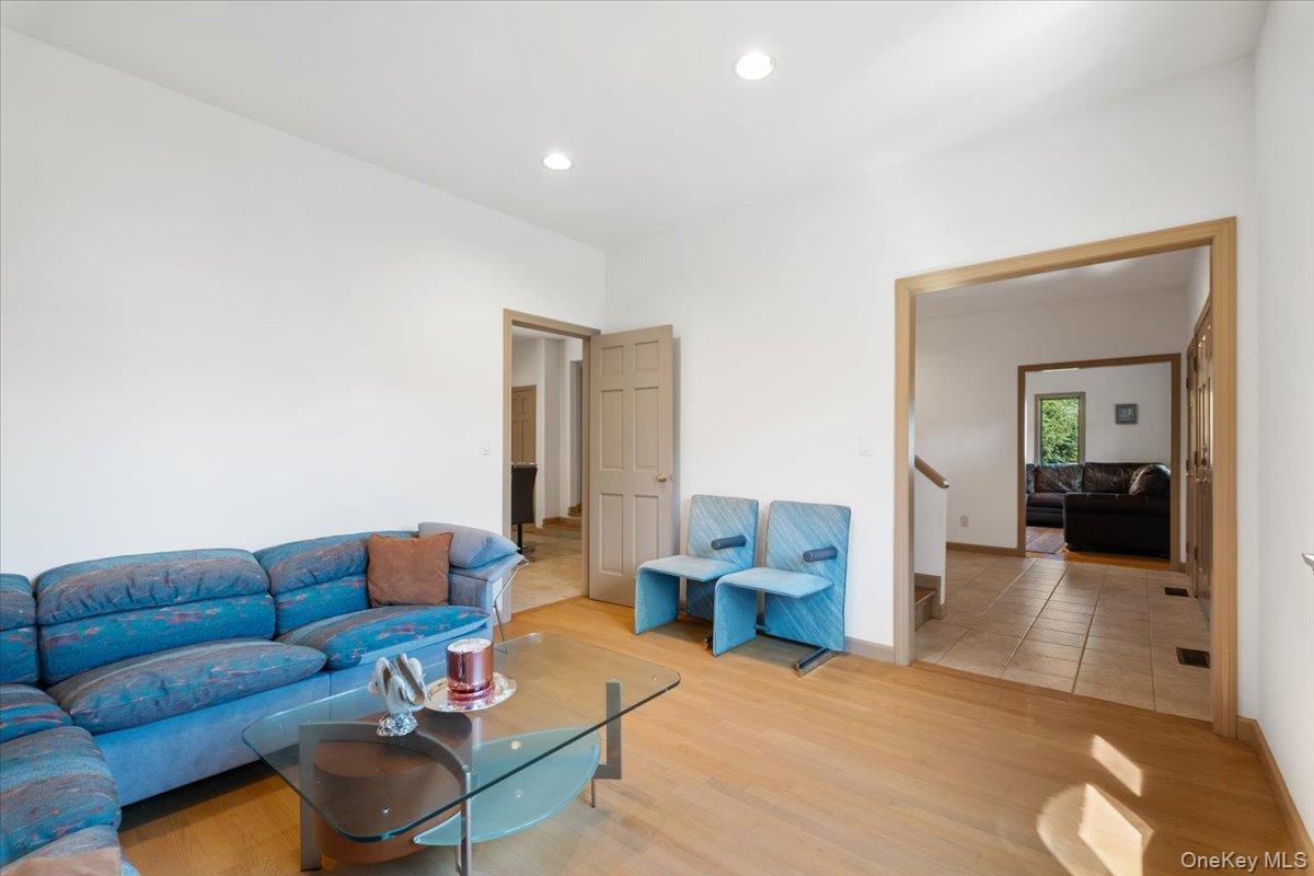 1 Thomas Court, Scarsdale, NY 10583