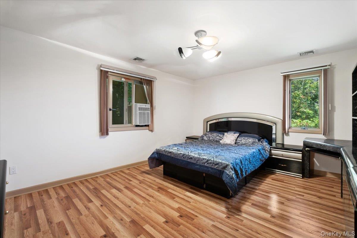 1 Thomas Court, Scarsdale, NY 10583