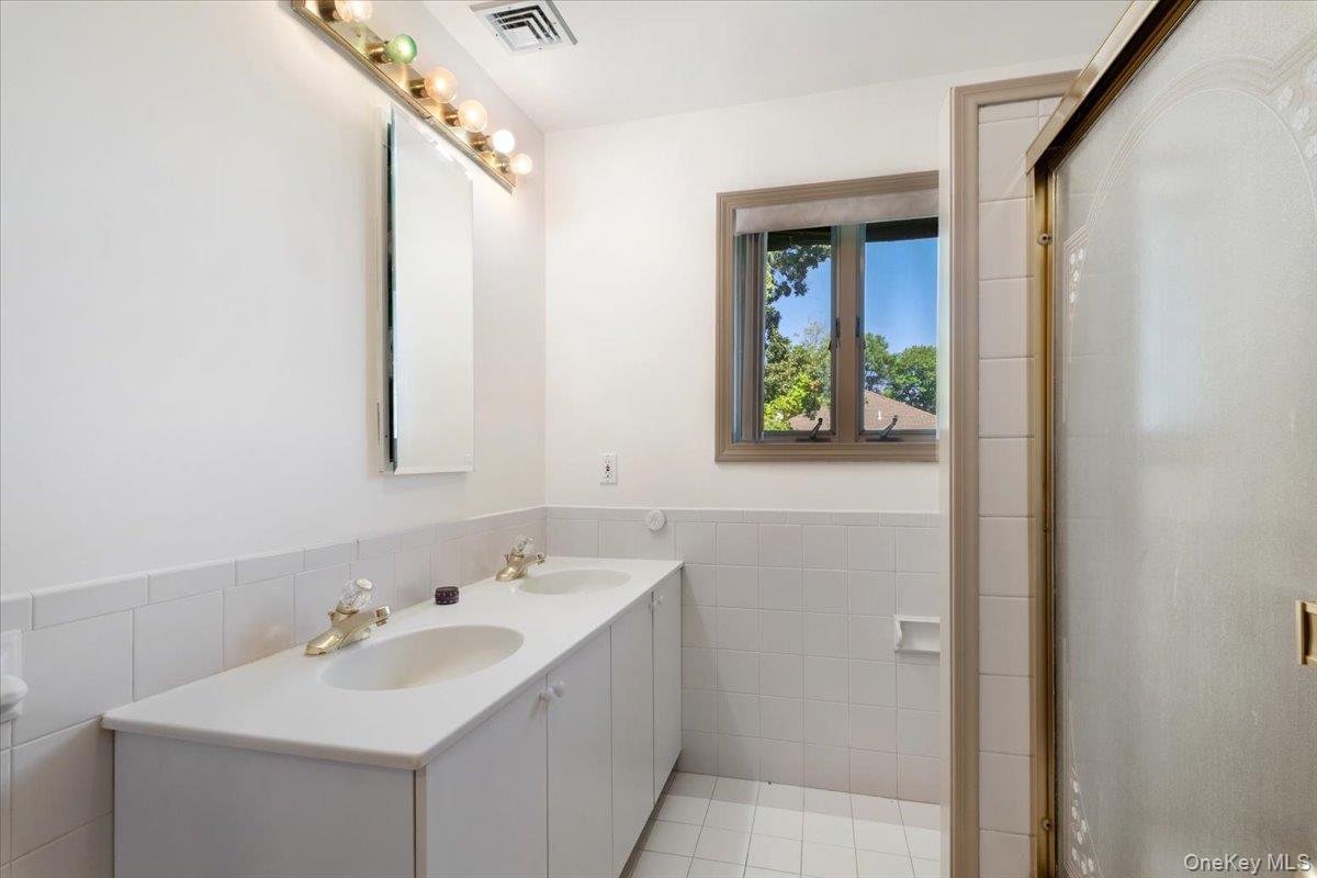 1 Thomas Court, Scarsdale, NY 10583