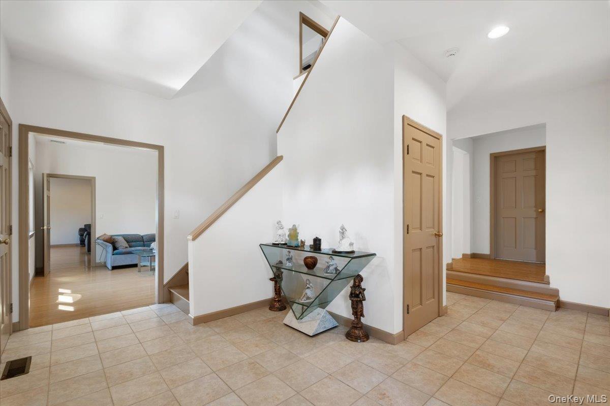 1 Thomas Court, Scarsdale, NY 10583