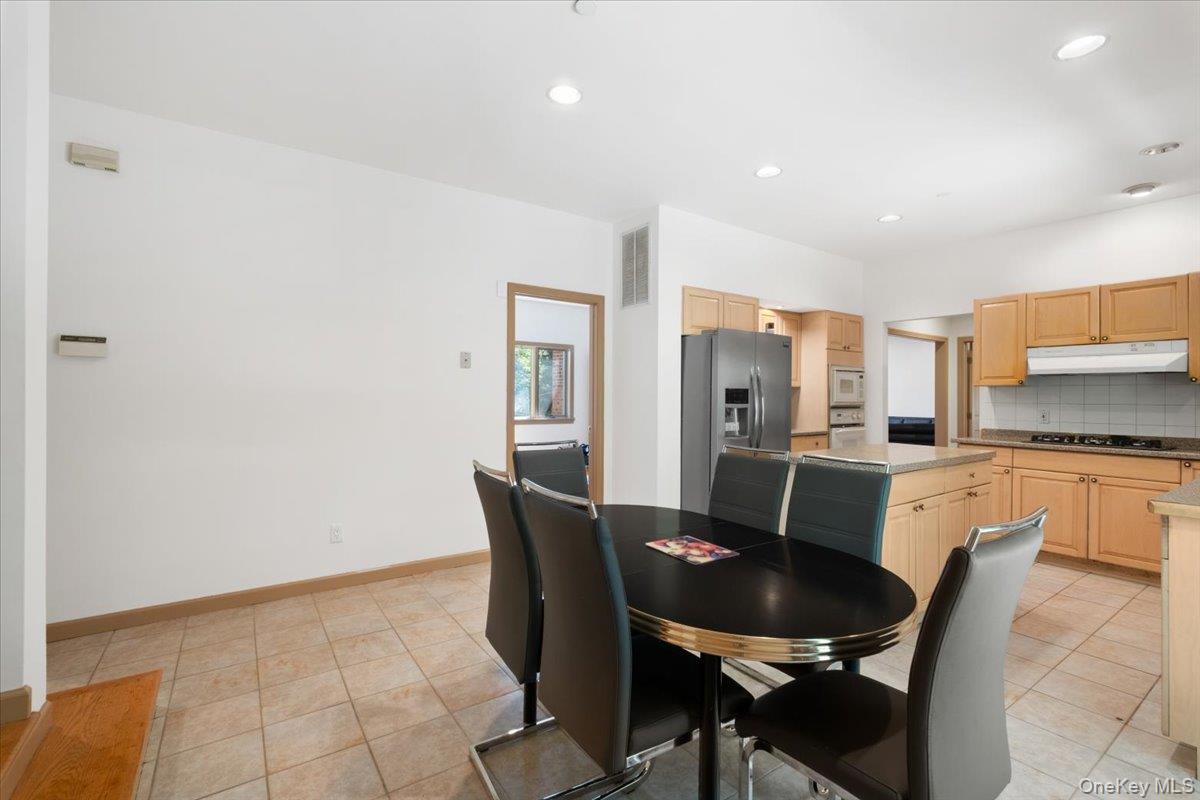 1 Thomas Court, Scarsdale, NY 10583