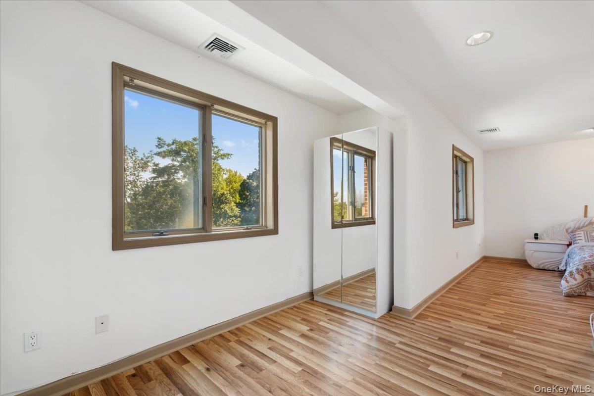 1 Thomas Court, Scarsdale, NY 10583