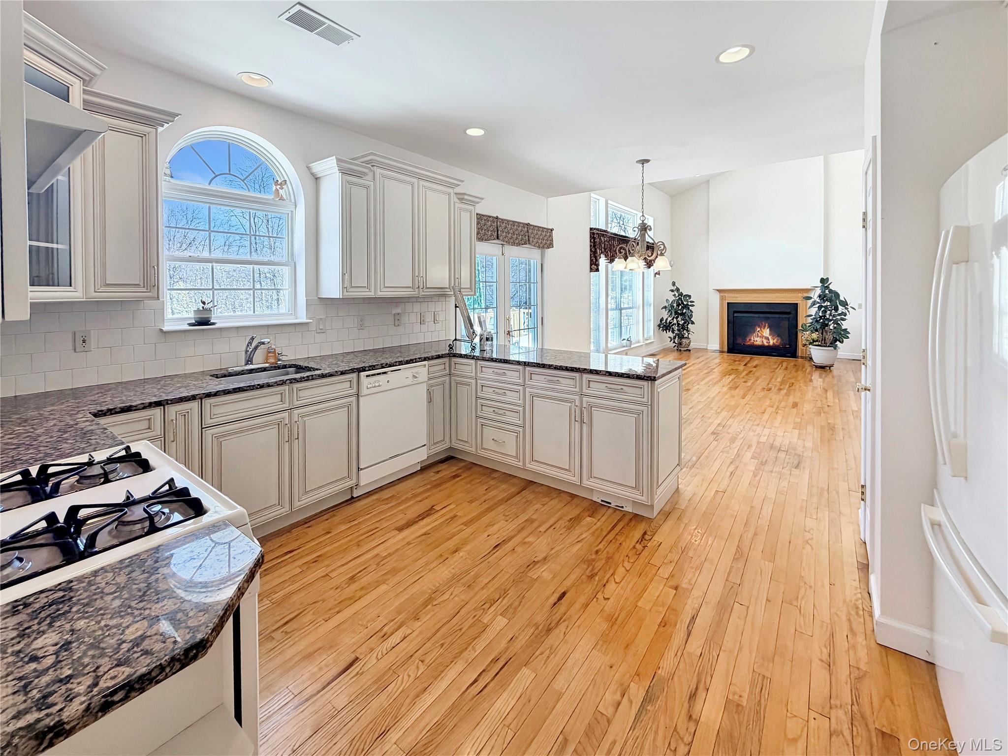 16 Alder Way, Wappingers Falls, NY 12590