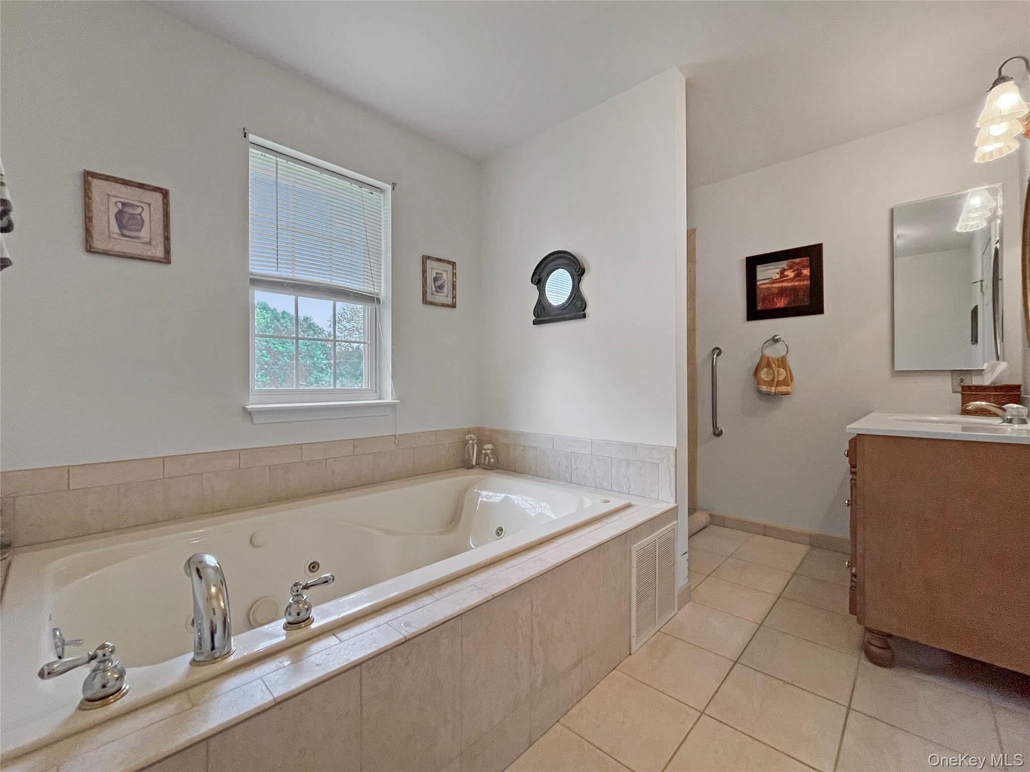 16 Alder Way, Wappingers Falls, NY 12590