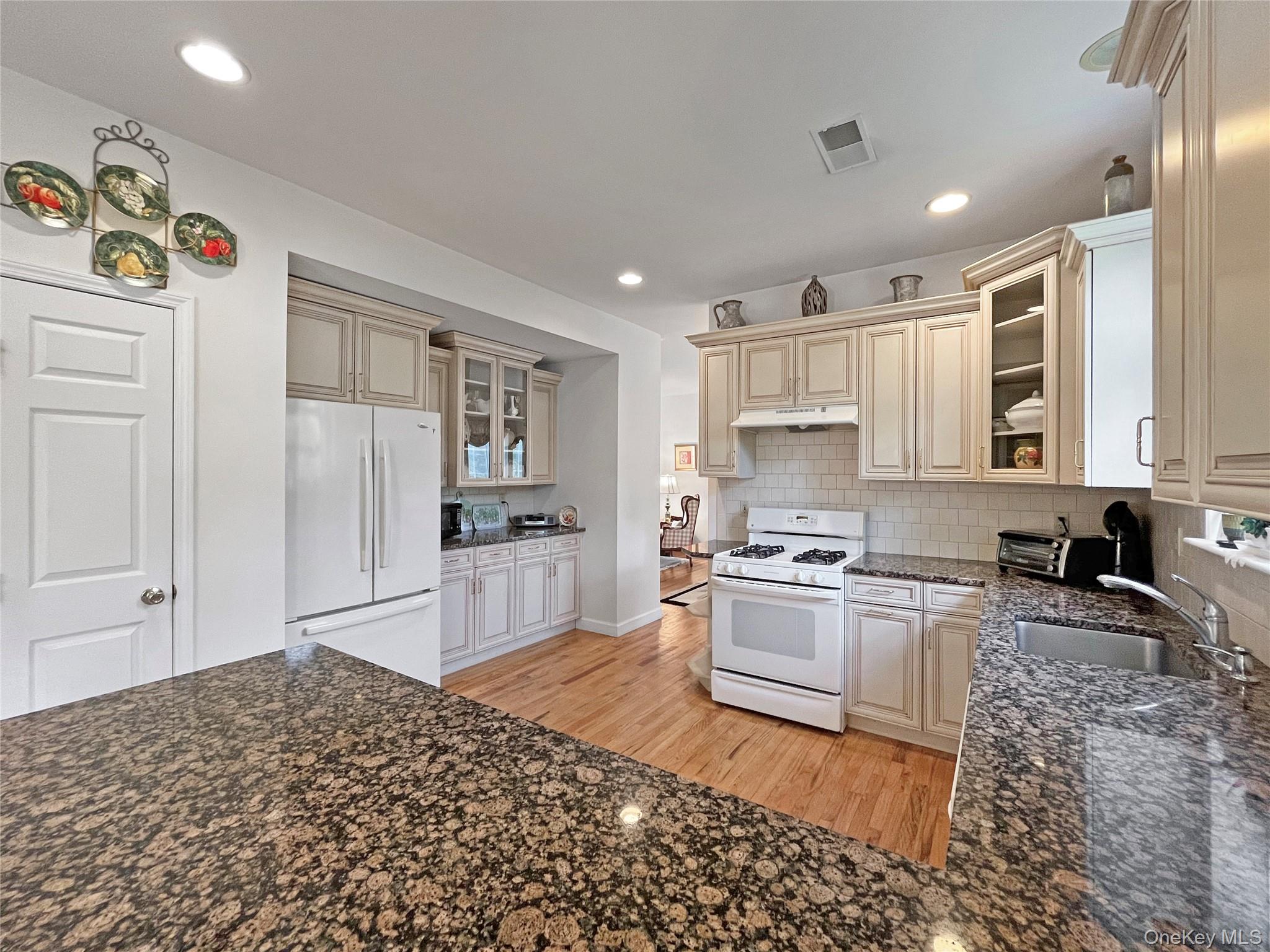 16 Alder Way, Wappingers Falls, NY 12590