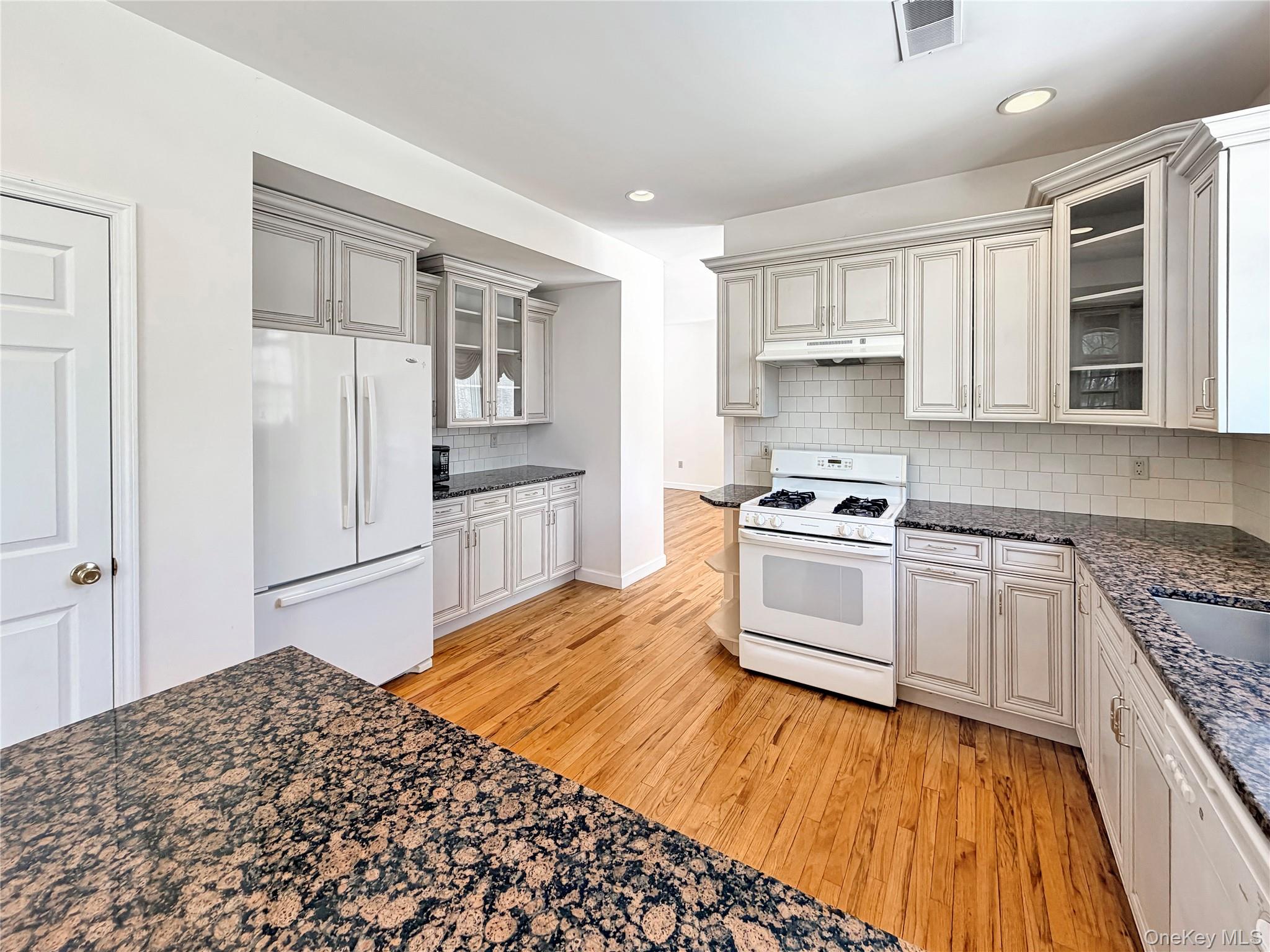 16 Alder Way, Wappingers Falls, NY 12590