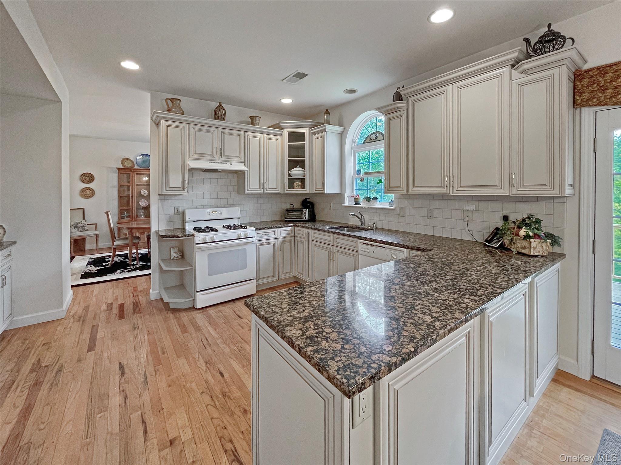 16 Alder Way, Wappingers Falls, NY 12590