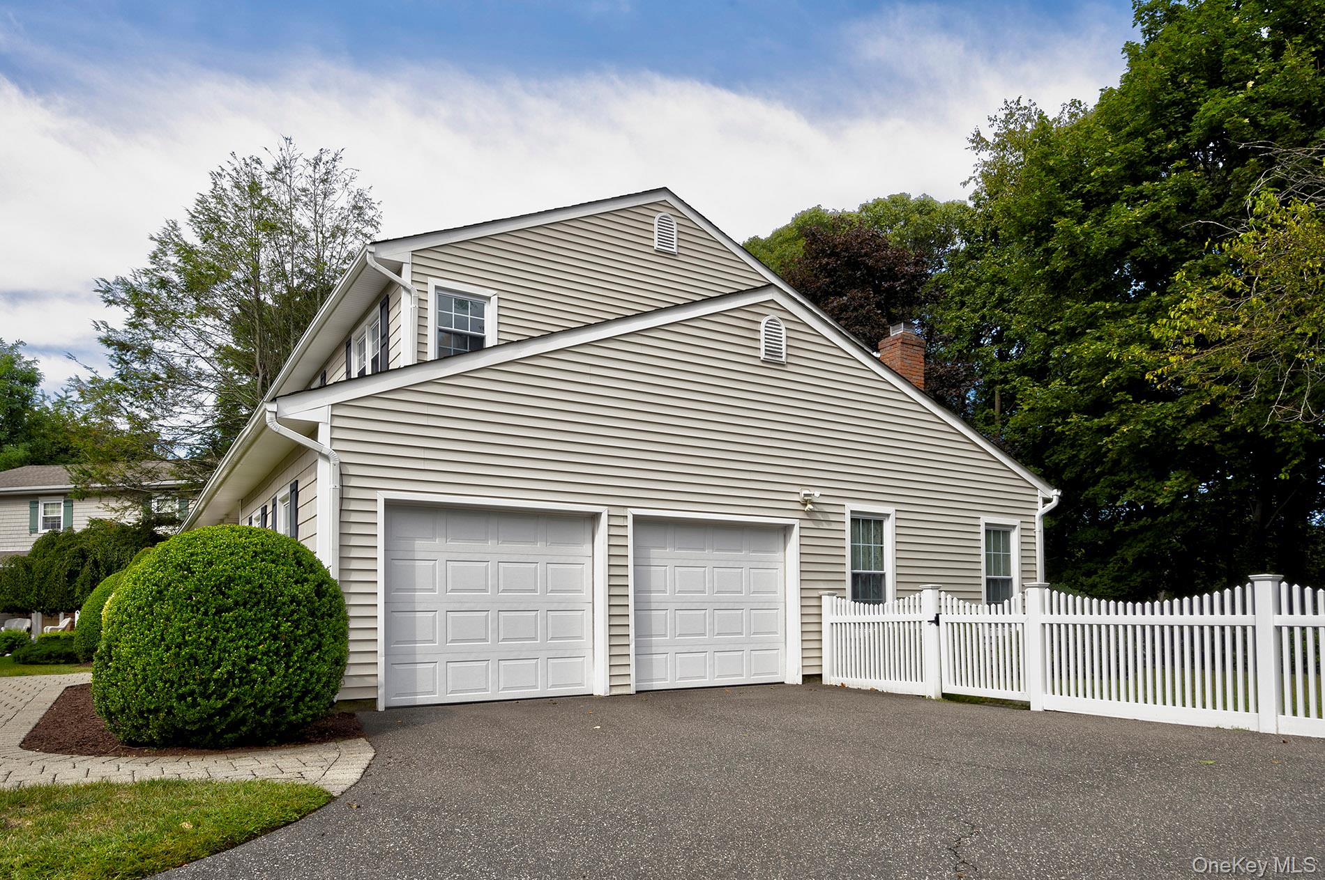 12 Foxdale Court, Huntington Station, NY 11746