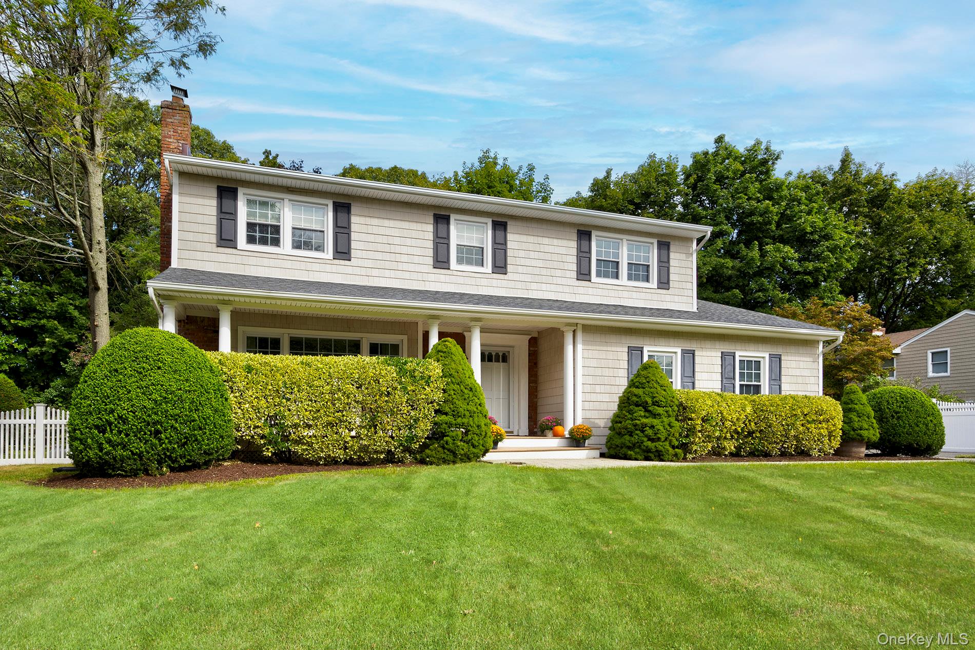 12 Foxdale Court, Huntington Station, NY 11746